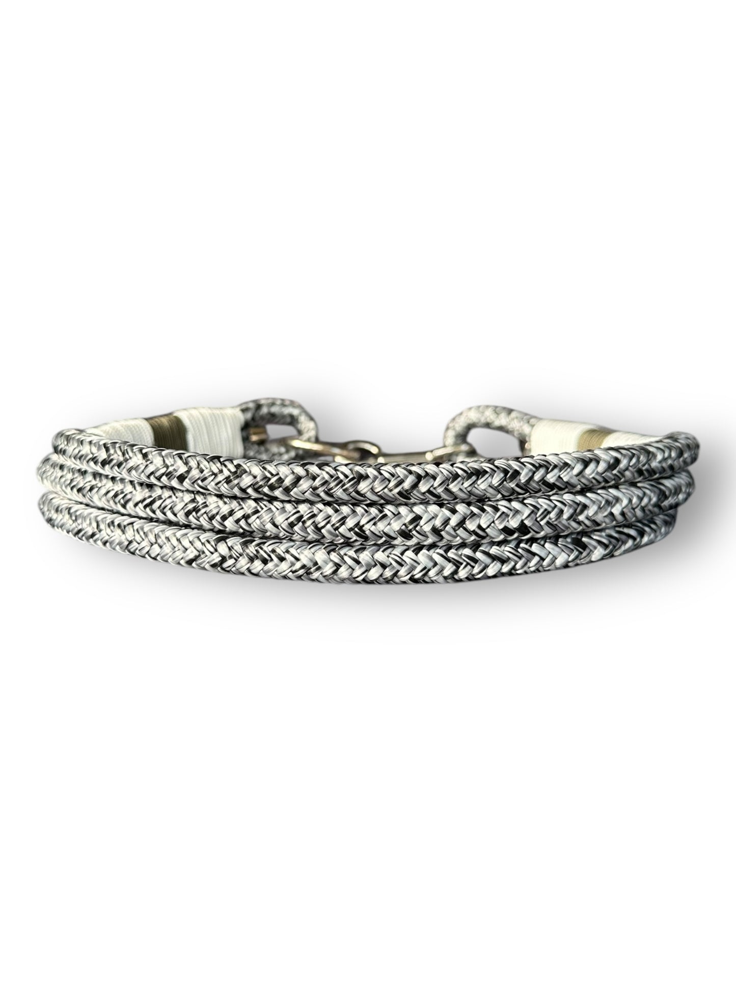 Hundehalsband aus 10mm Tau in dem Seil Noise mit silber grauen Details - hinten