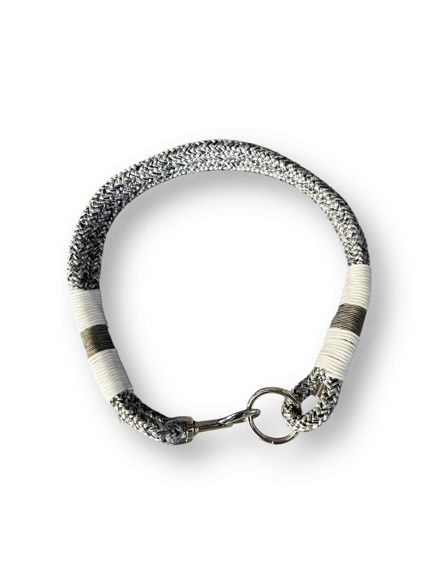 Hundehalsband aus 10mm Tau in dem Seil Noise mit silber grauen Details