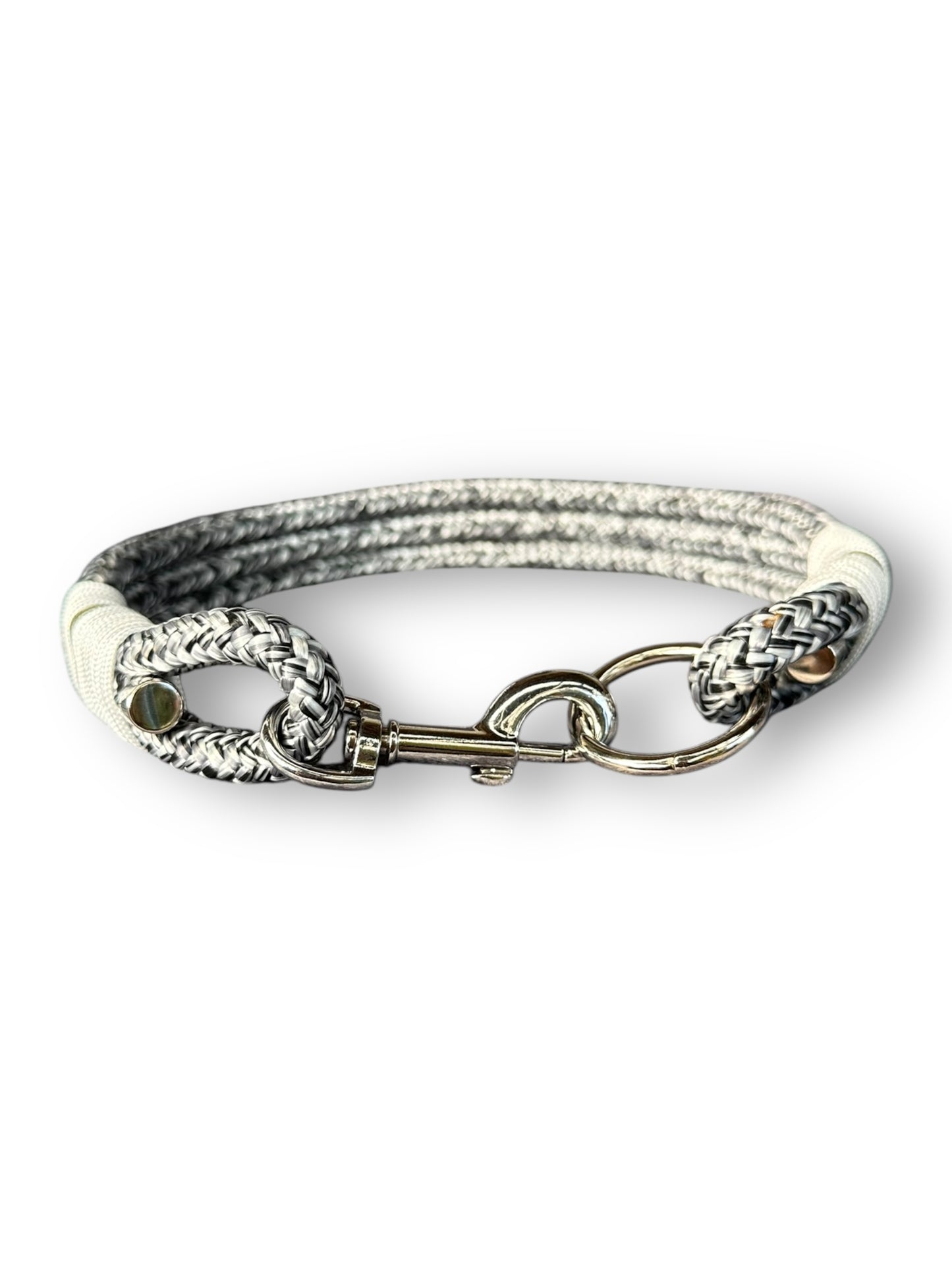 Hundehalsband aus 10mm Tau in dem Seil Noise mit silber grauen Details - Vorne