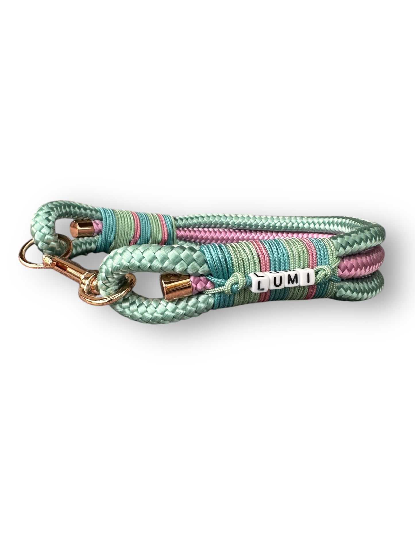 Hundehalsband aus 10mm starken Tau in sea grün mitpastel turquoise, Lavendel rosa und mint blau Details - Seite