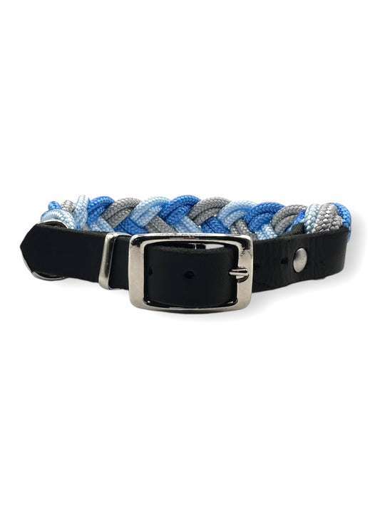 Halsband für Hunde in blau und grau tönen. Mit verstellbaren lederverschluss- geeignet für mittlere und große Hunde.