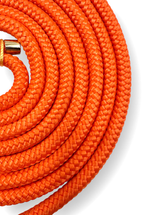 Hundeleine Neon orange aus Tau mit gelben und goldenen Details In 10mm stärke. Länge frei wählbar.