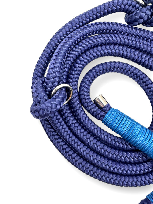 Hundeleine aus Tau in herbstlichen Blau. Dunkelblaue Leine mit Lapis blauem und silbernen Details - Nahaufnahme Seil
