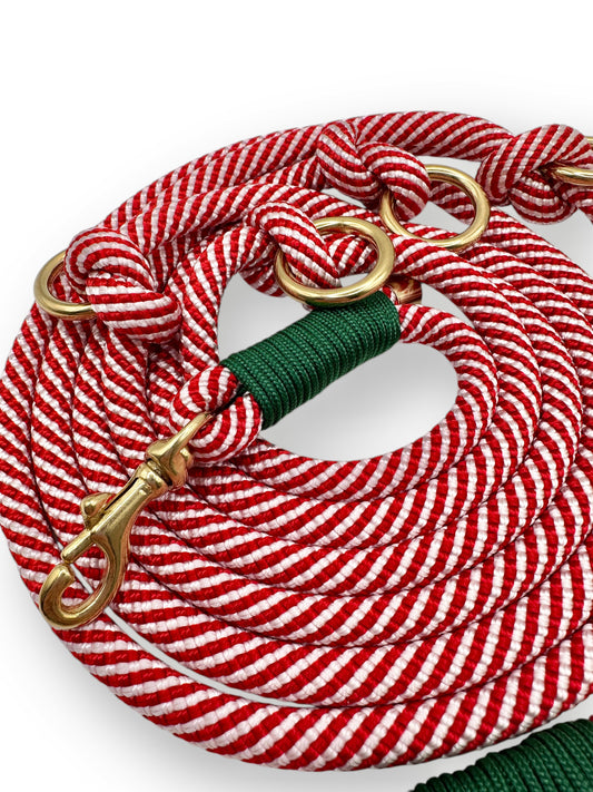 Hundeleine aus premium Seil in der Farbe candy cane, rot & weiß mit grünen Details. Weihnachtsleine perfektes Weihnachtsgeschenk.