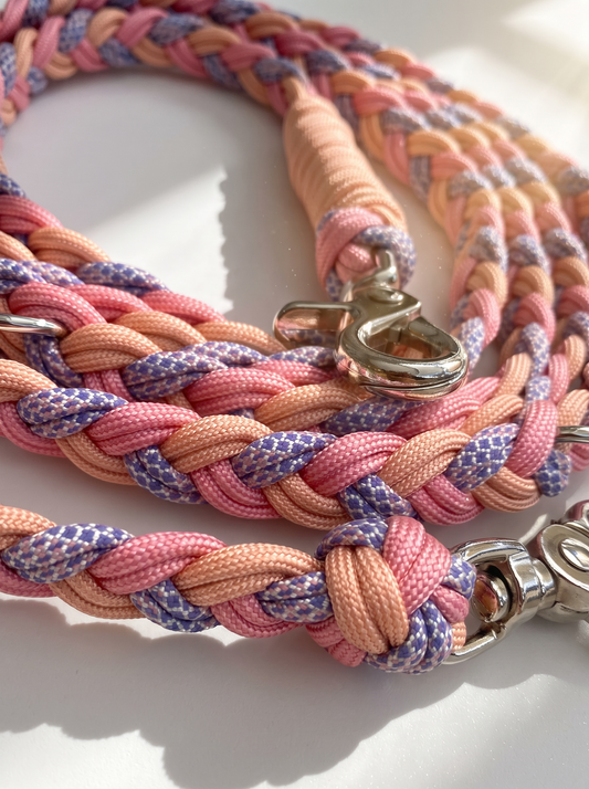 Paracordleine geflochten rosa Kupfer lila mit silbernen Beschlägen. Handgefertigt und individuell anpassbar. Details flechtung