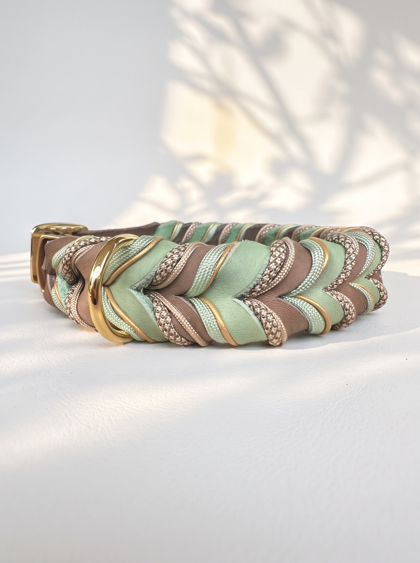 Lederhalsband WEAVE in MINT X SCHLAMM