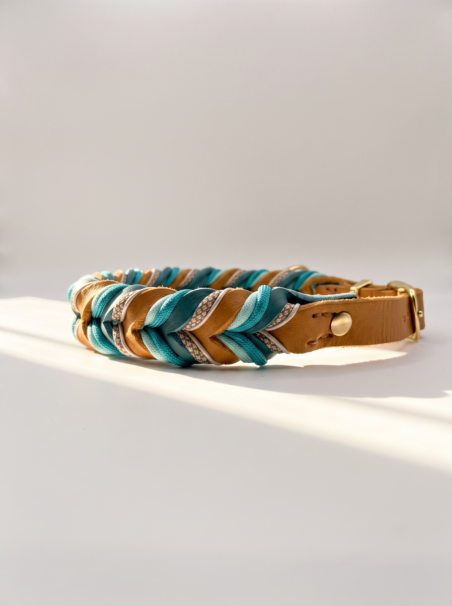 Lederhalsband WEAVE in COGNAC X PETROL