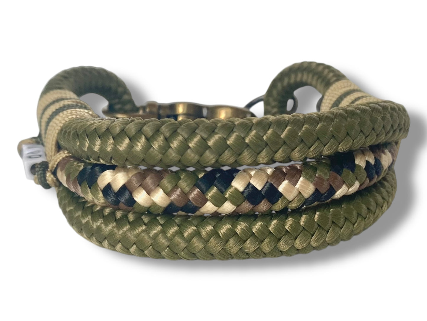 Handgefertigtes Tauset in grün und Camouflage mit antikgoldfarbenen Karabinern Gesamtansicht Halsband Hinten