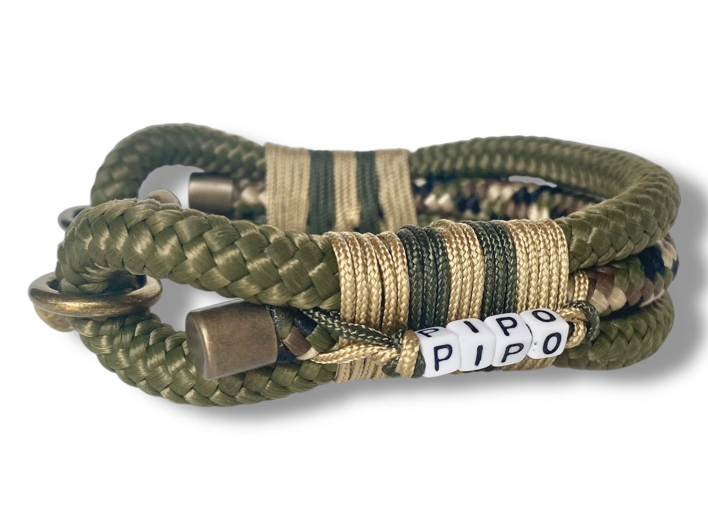 Handgefertigtes Tauset in grün und Camouflage mit antikgoldfarbenen Karabinern Gesamtansicht Halsband seite