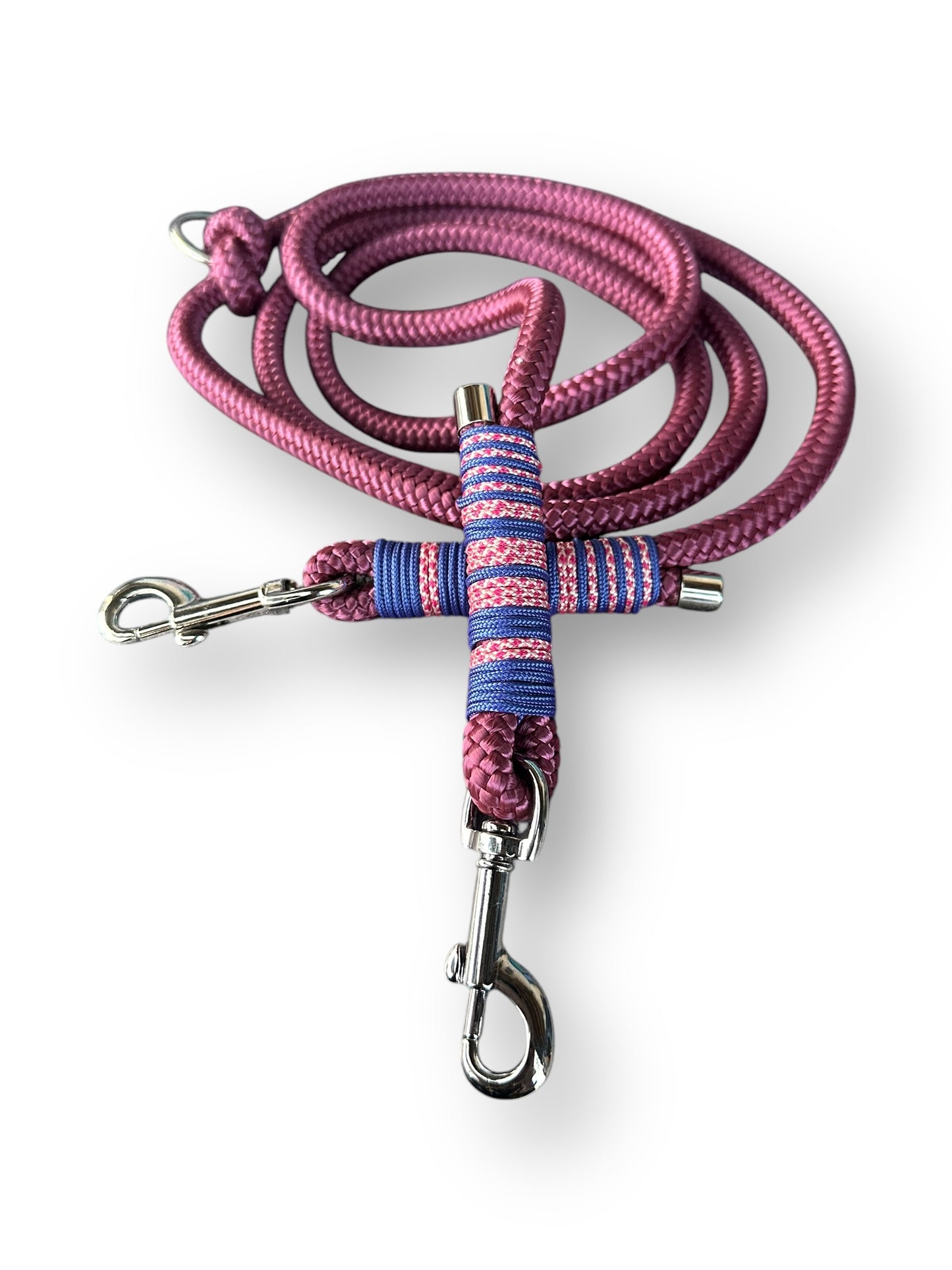 Hundeleine aus Tau in den Farben Aubergine mit lila Umwickelung - Gesamtansicht Karabiner