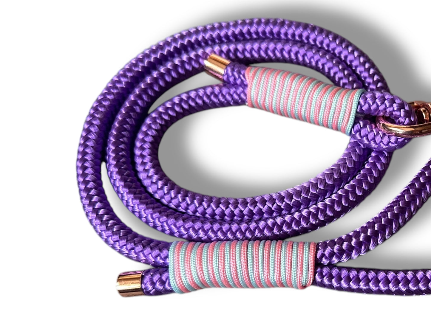 Tau-Leine 10mm, mit fester Handschlaufe, bestehend aus "Acid Violet" Seil, "Pastel Rosa & Pastel Blau" Umwickelung