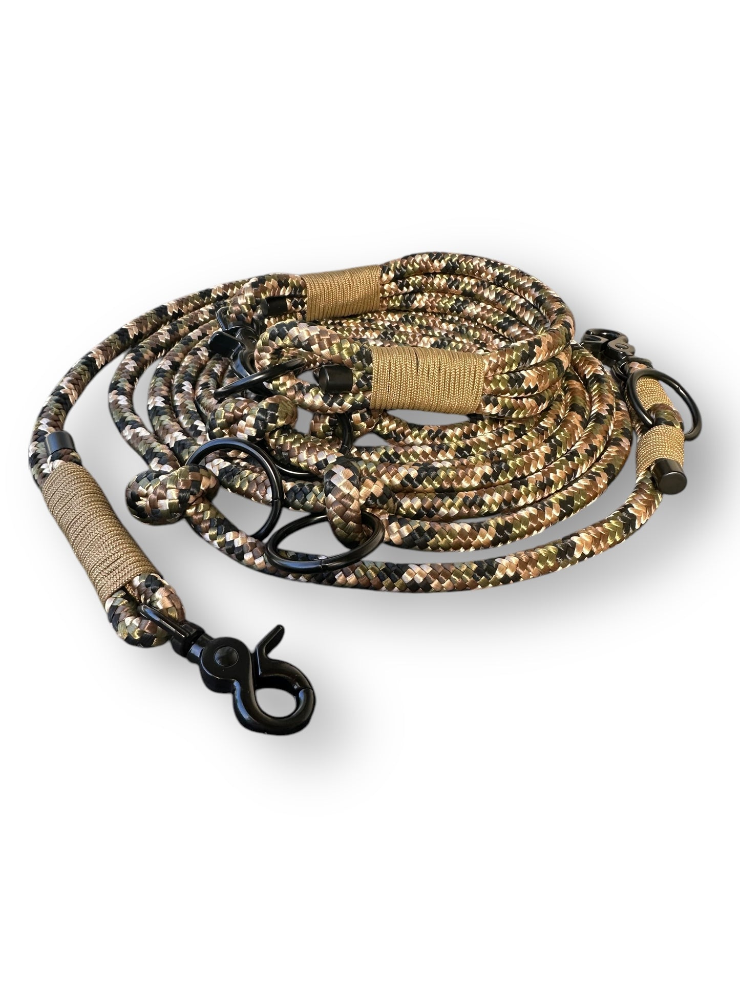 Tau Set aus Hundeleine und Hundehalsband in den Farben Camouflage & Coyote Braun. Das Set ist personalisierbar in Farbe und Größe - Gesamtansicht Seite