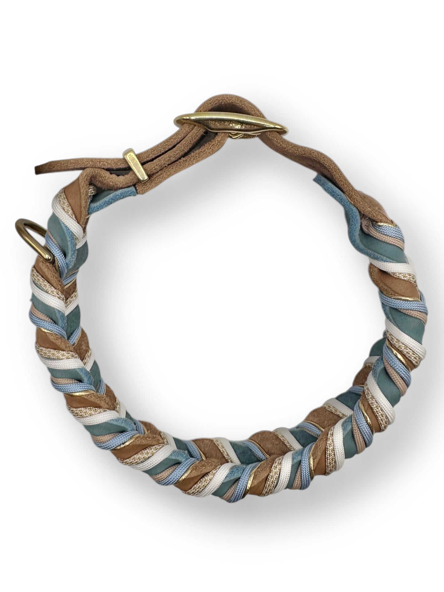 Hundehalsband aus Leder in braun mit blauen und goldenen Details. In verschiedenen Breiten erhältlich, somit geeignet für alle Hundegröße.