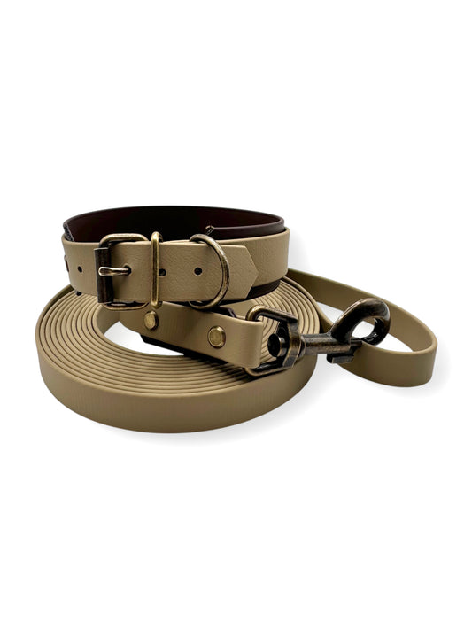 BioThane Hundeset bestehend aus Leine und Halsband in beige und dunkelbraun. Geeignet für jedes Wetter. Passend für kleine, mittlere und große Hunde, da es an das Gewicht und die Größe angepasst wird.