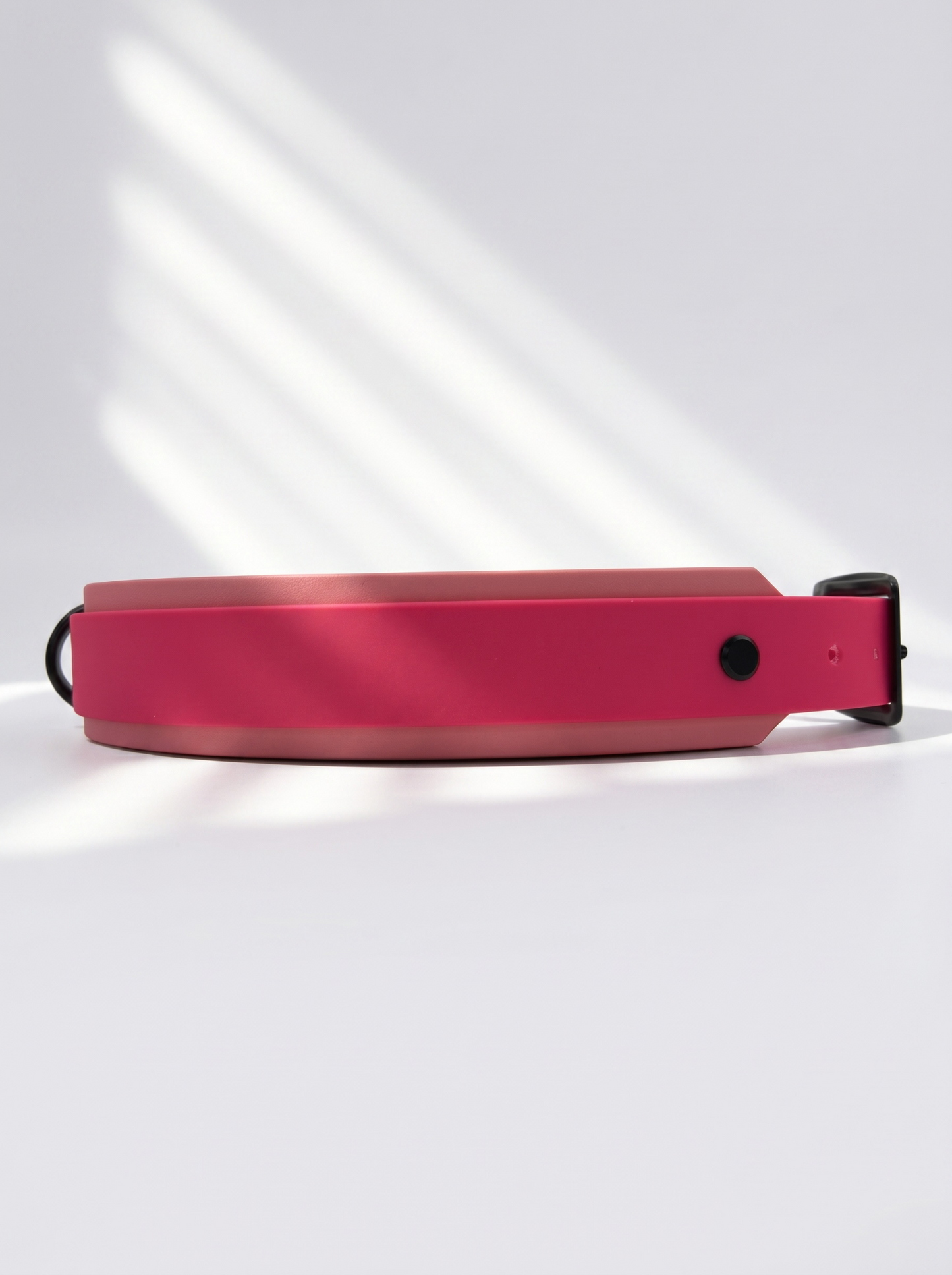 Hundehalsband und Hundeleine aus BioThane in rosa und pink. Handgemacht und Personalisierbar in Länge, Breite und Farbe. Geeignet für kleine, mittlere und große Hunde. Ansicht: Seite