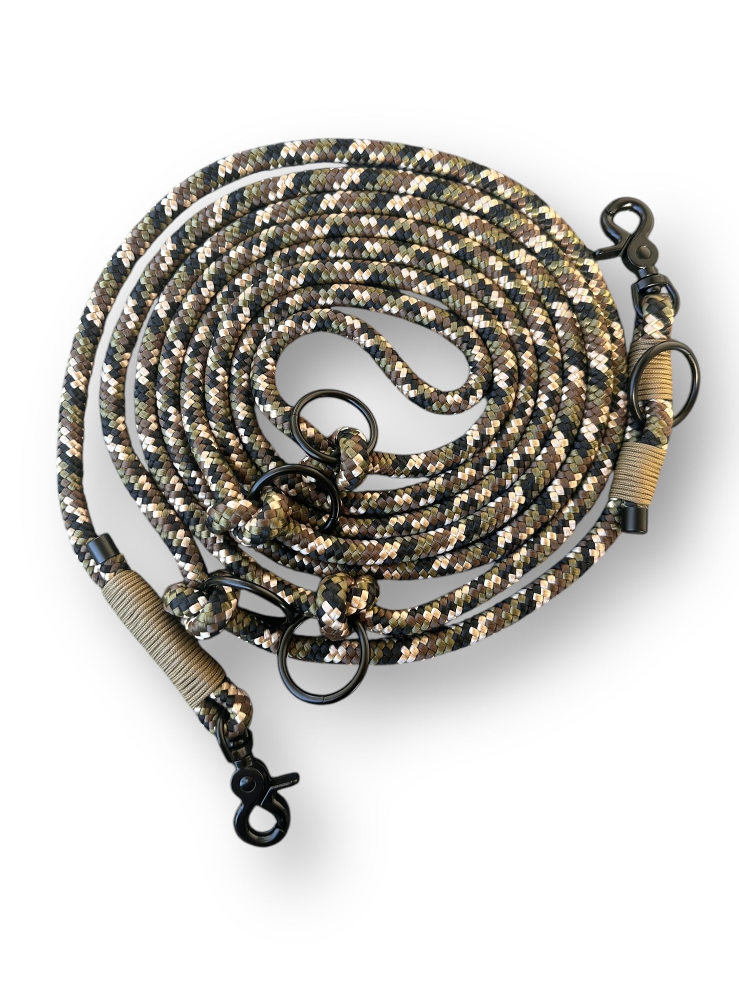 Hundeleine aus Tau aus Camouflage Seil und Coyote Braun Umwickelung. In deiner Wunschlänge personalisierbar - Draufsicht 