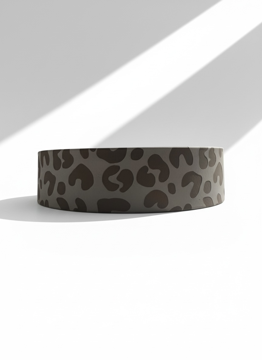 Details des leoprints auf BioThane in grau braun 