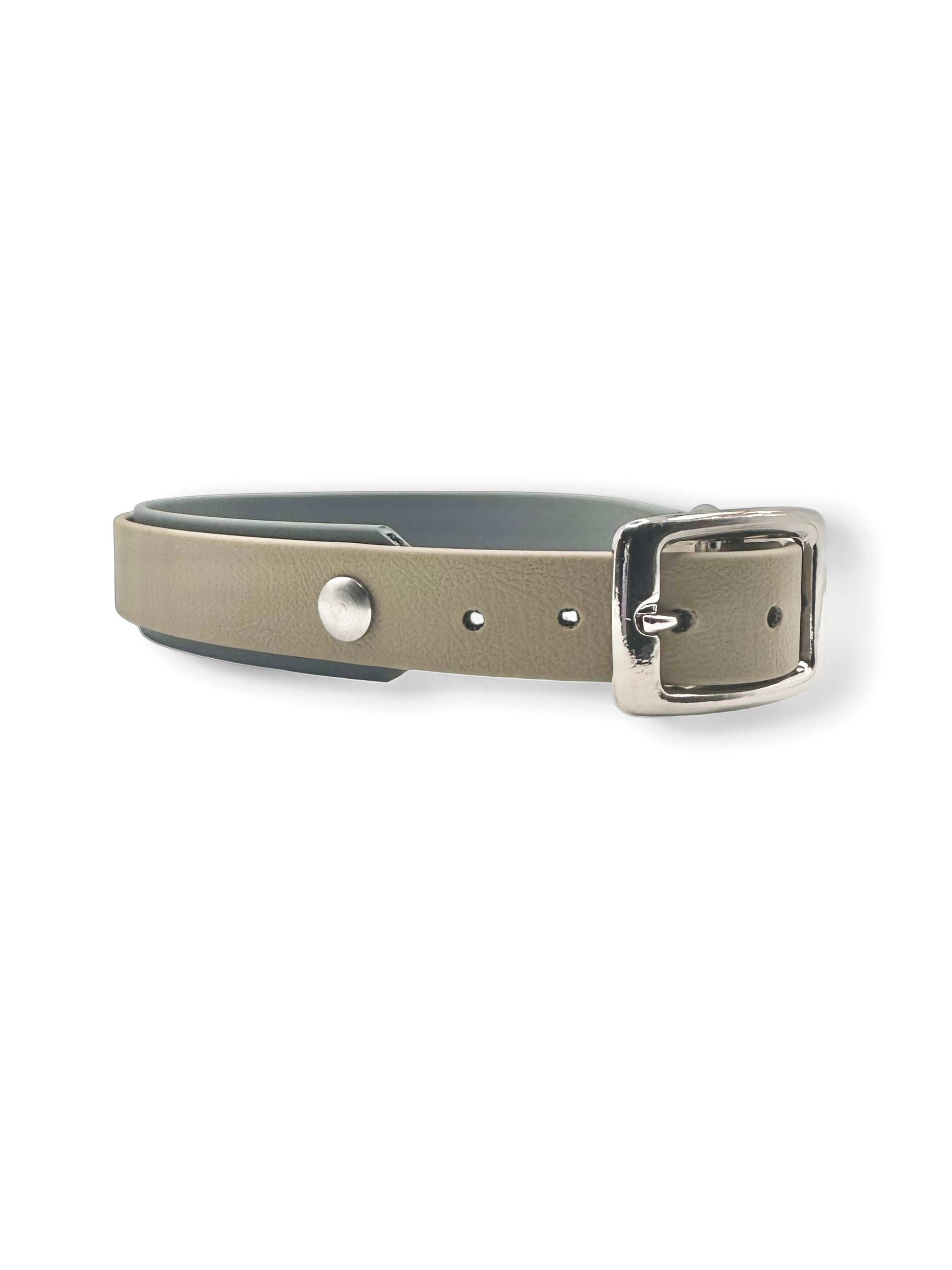 Hundehalsband aus BioThane in zwei Farben: Beige und Grau. LINEA Kollektion. Verschiedene Breiten erhältlich, somit geeigent für kleine, mittlere und große Hunde. Beschläge können Farblich angepasst werden.