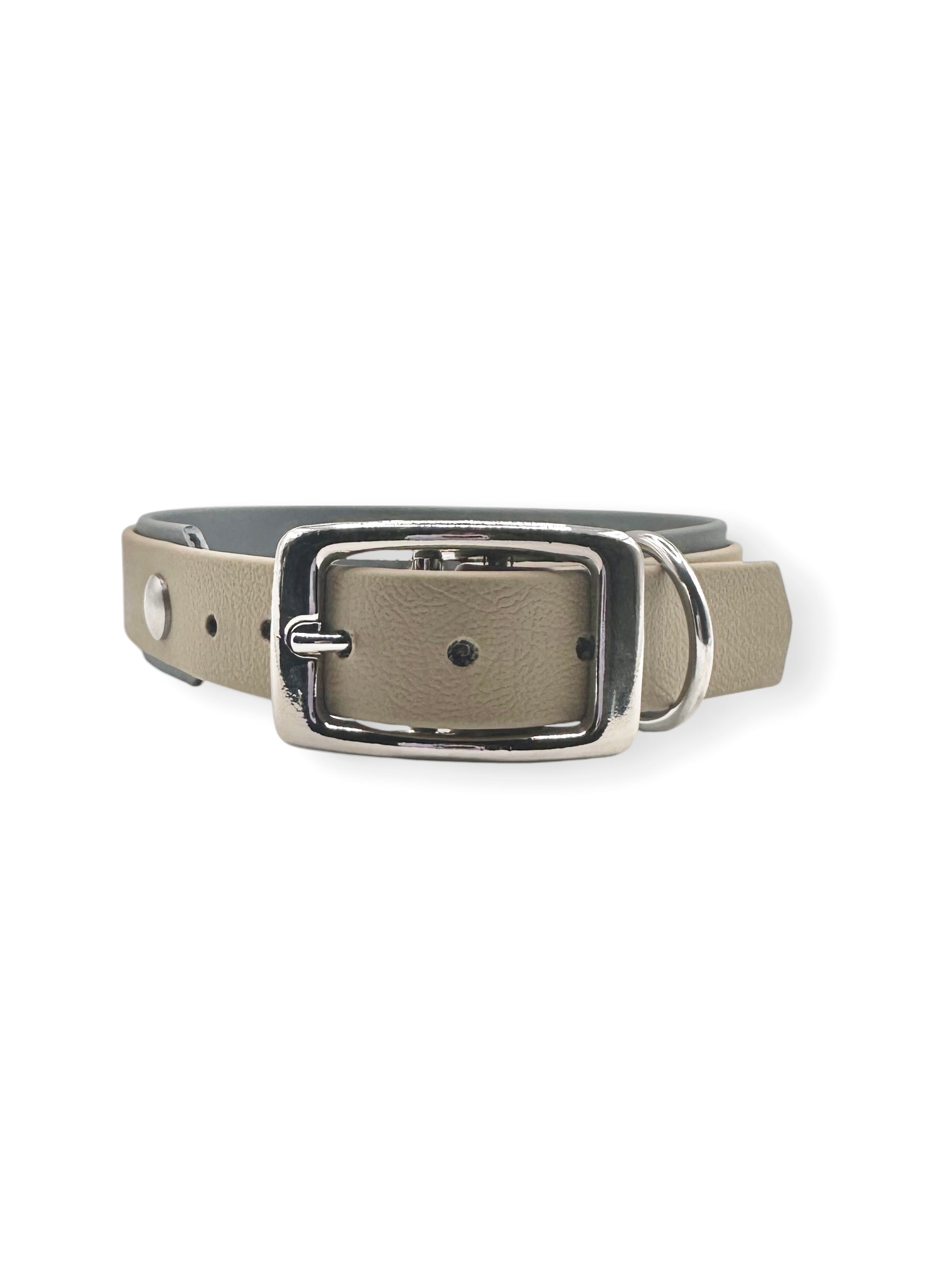 Hundehalsband aus BioThane in zwei Farben: Beige und Grau. LINEA Kollektion. Verschiedene Breiten erhältlich, somit geeigent für kleine, mittlere und große Hunde. Beschläge können Farblich angepasst werden.