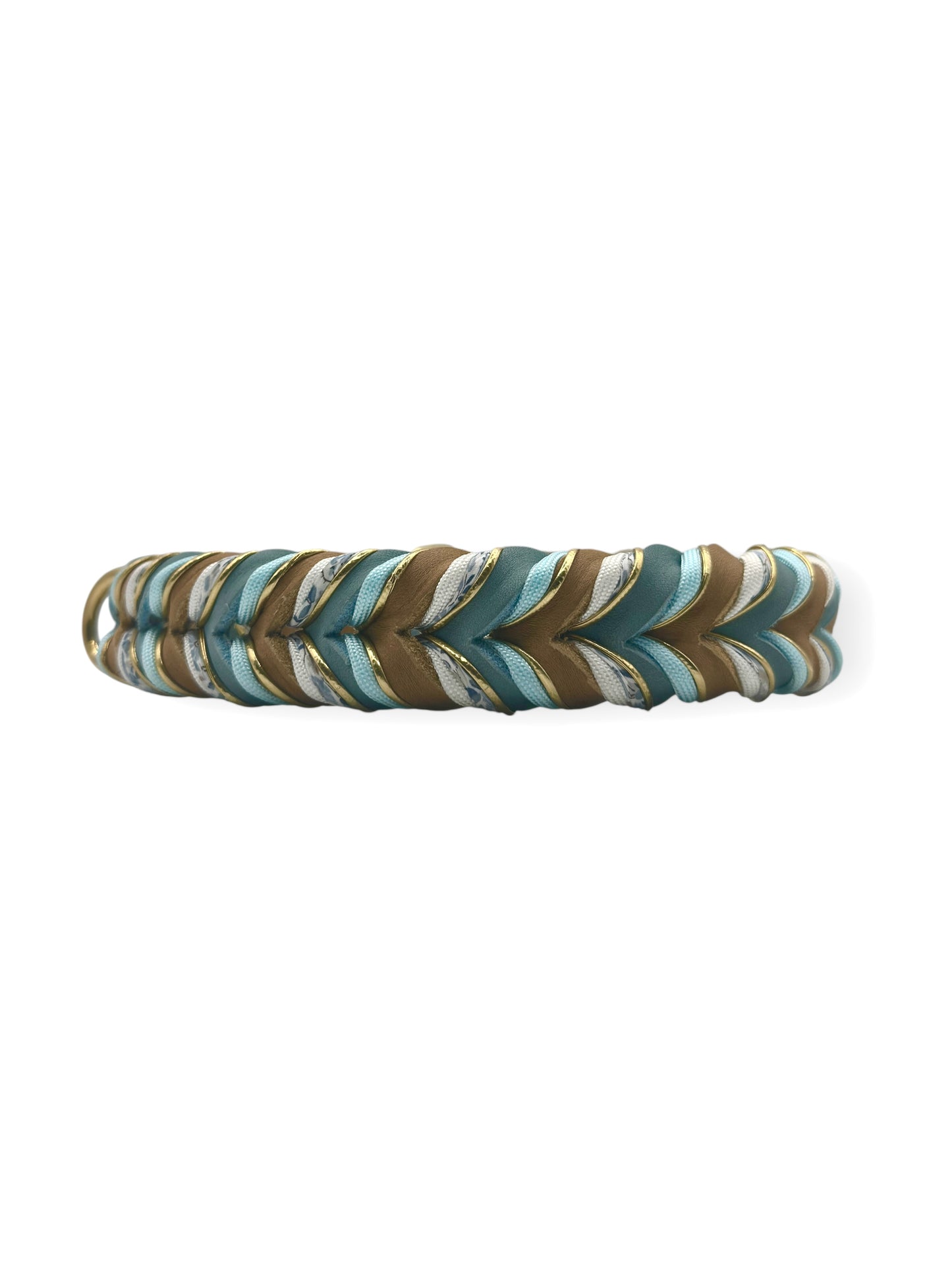 Lederhalsband aus Fettleder in den Farben Blau & Braun mit goldenen und Blumen details. Geeigent für kleine, mittlere und große Hunde, da das Halsband an das gewicht deines Hundes angepasst wird.