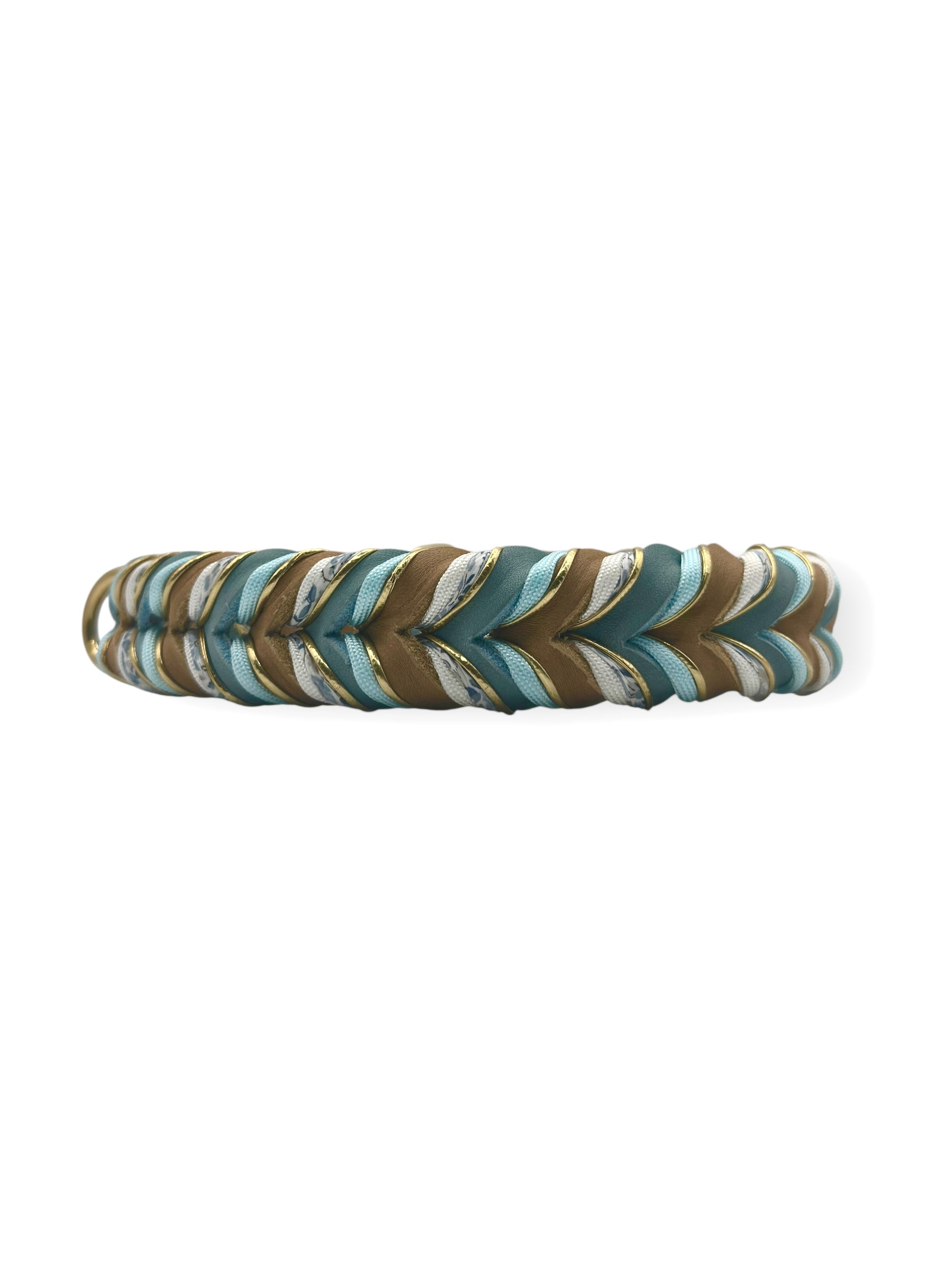 Lederhalsband aus Fettleder in den Farben Blau & Braun mit goldenen und Blumen details. Geeigent für kleine, mittlere und große Hunde, da das Halsband an das gewicht deines Hundes angepasst wird.