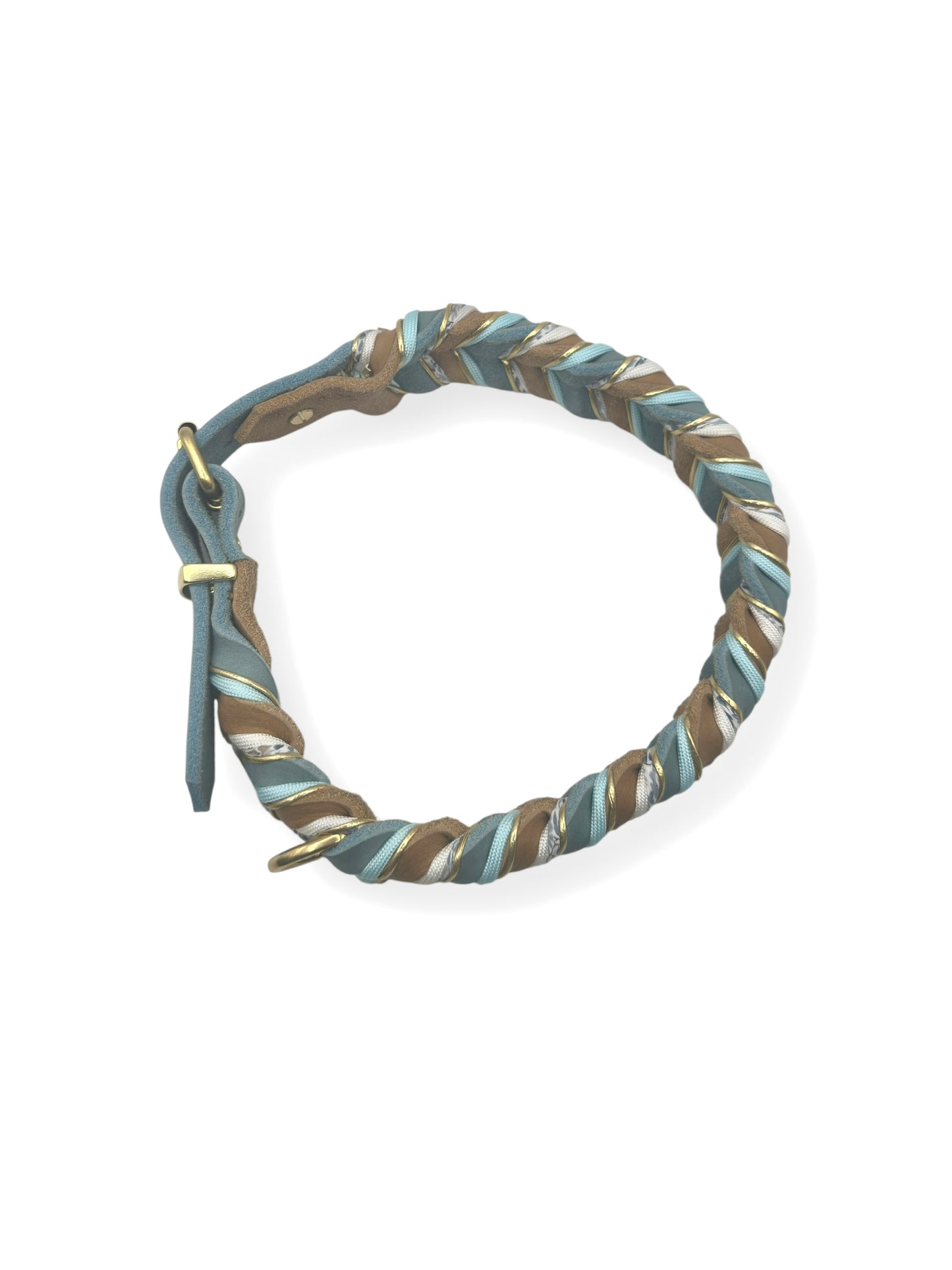 Lederhalsband aus Fettleder in den Farben Blau & Braun mit goldenen und Blumen details. Geeigent für kleine, mittlere und große Hunde, da das Halsband an das gewicht deines Hundes angepasst wird.