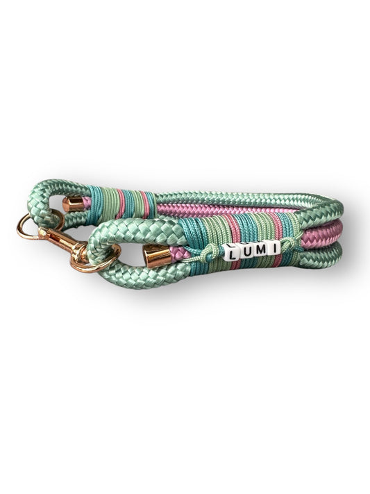 Hundehalsband aus 10mm starken Tau in sea grün mitpastel turquoise, Lavendel rosa und mint blau Details - Seite