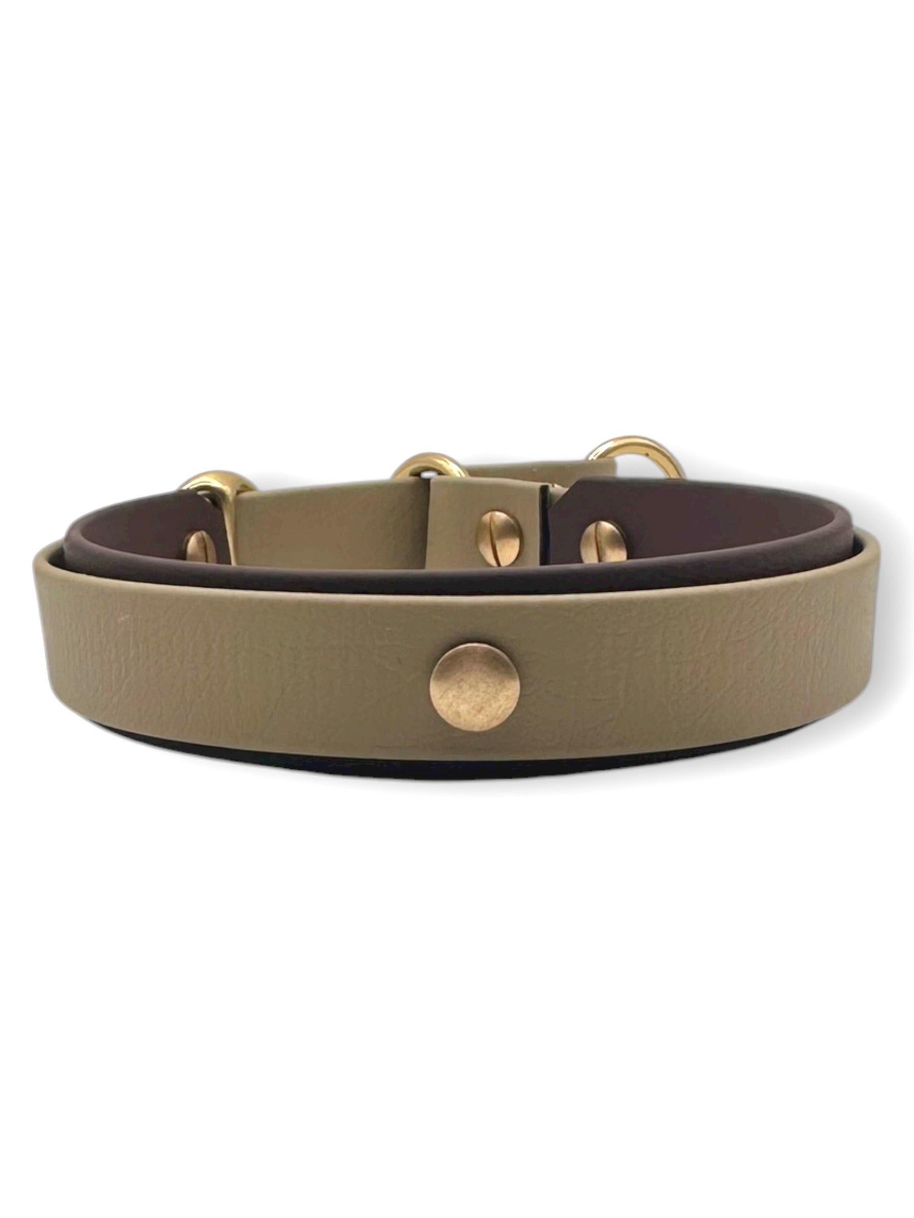 Hundehalsband aus BioThane mit Zugstopp verstellbar in dunkbraun und hellbraun. Herbsthalsband für Hunde mit goldenen Details. Hinten