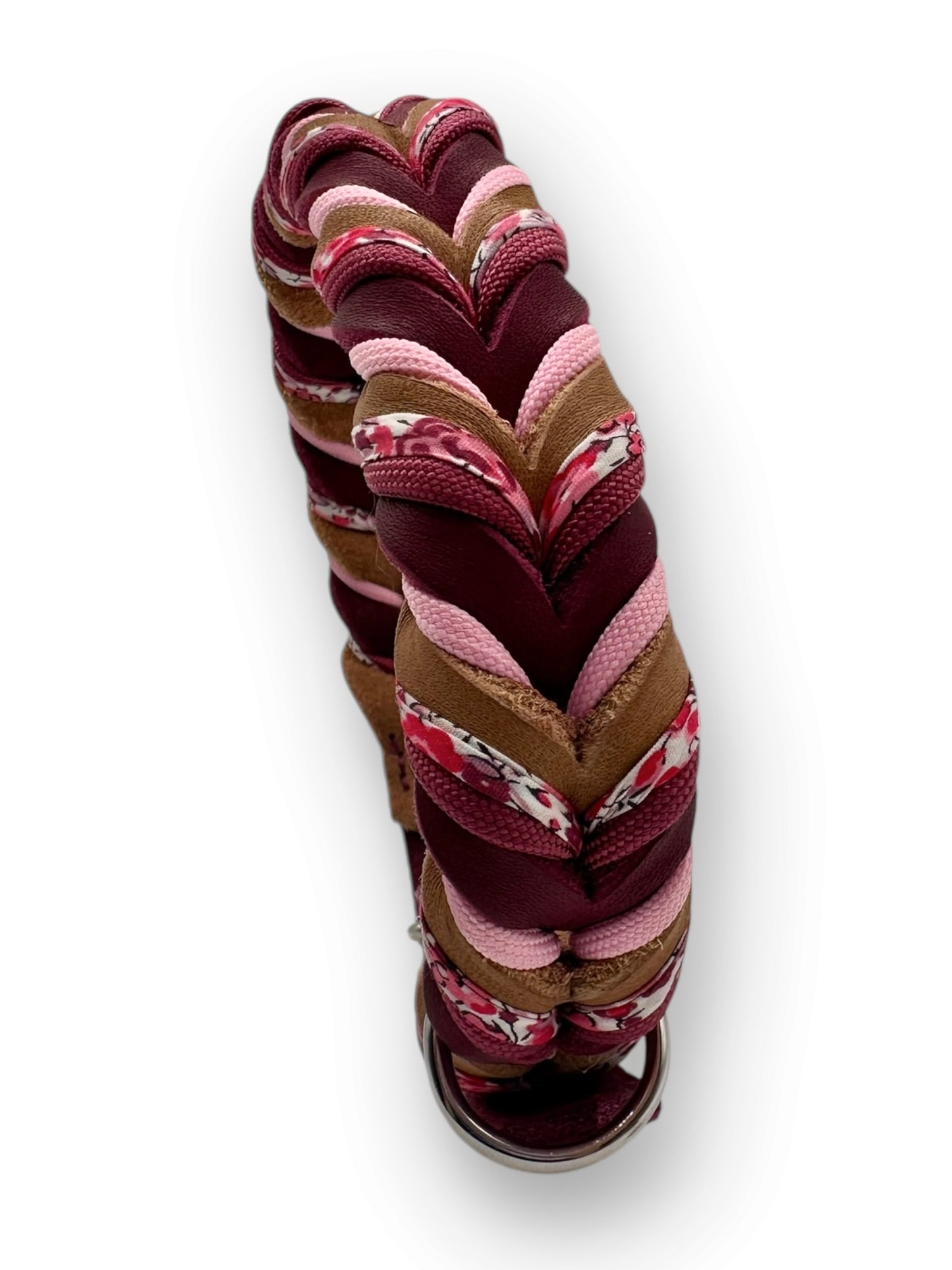 Hundehalsband aus Leder geflochten mit Blumenband In rot und braun und schmuckband verstellbar - aufgestellt 
