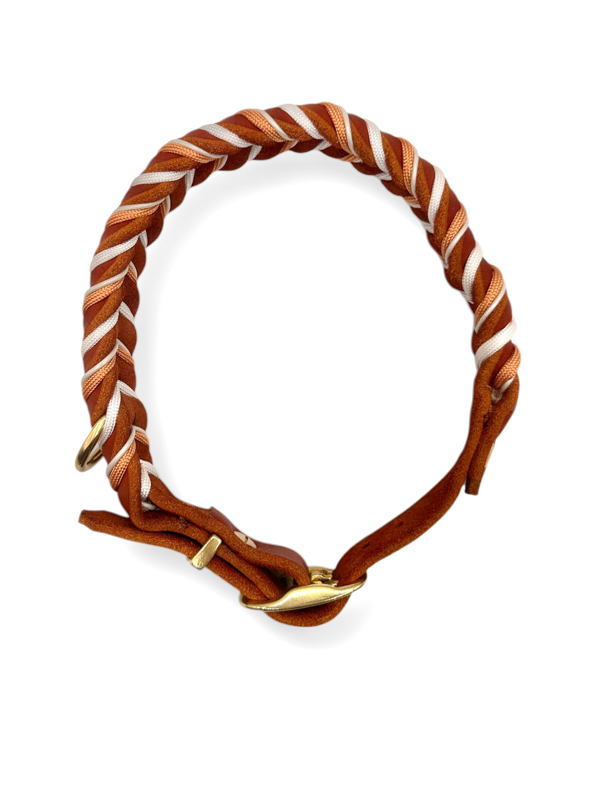 Hundehalsband aus Leder geflochten für kleine, mittlere und große Hunde. Wird a das Gewicht angepasst. In den Farben Braun, Whisky mit orangenen und weißen Details 
