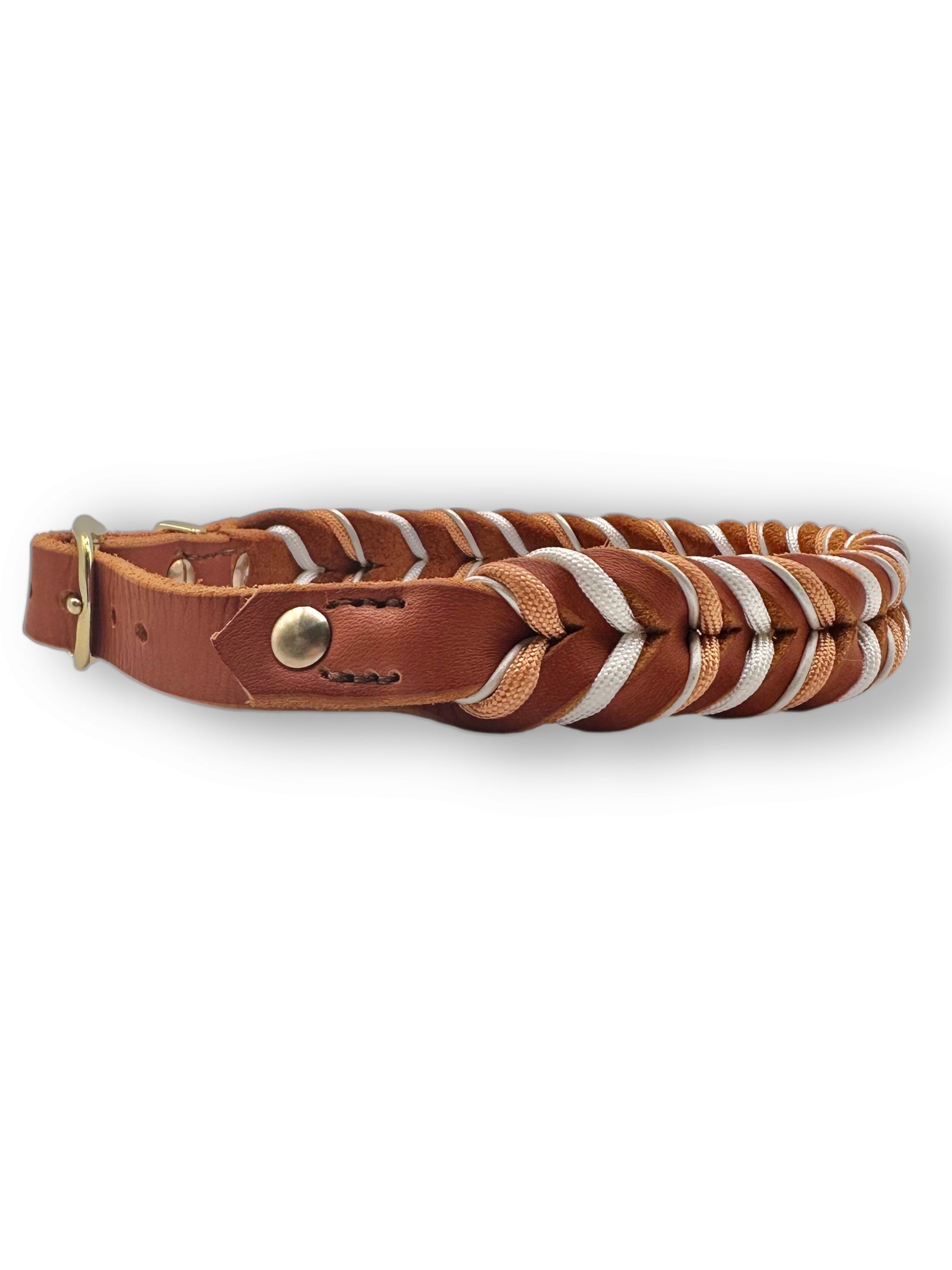 Hundehalsband aus Leder geflochten für kleine, mittlere und große Hunde. Wird a das Gewicht angepasst. In den Farben Braun, Whisky mit orangenen und weißen Details 