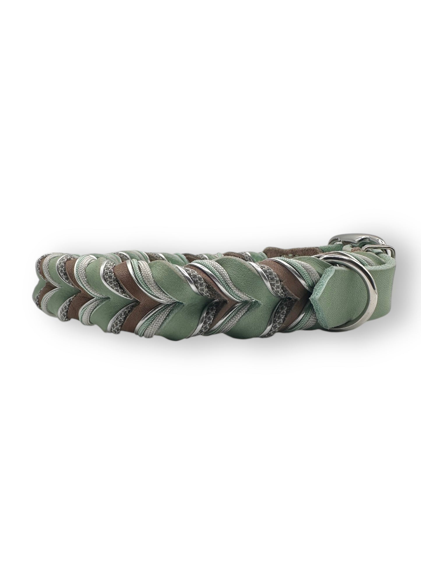 Hunde set aus Fettleder bestehend aus Halsband und Leine in den Farben Schlamm und mint. Geeignet für kleine, mittlere und große Hunde, da es a das Gewicht und Größe angepasst wird. Details in grau, Silber und grün.