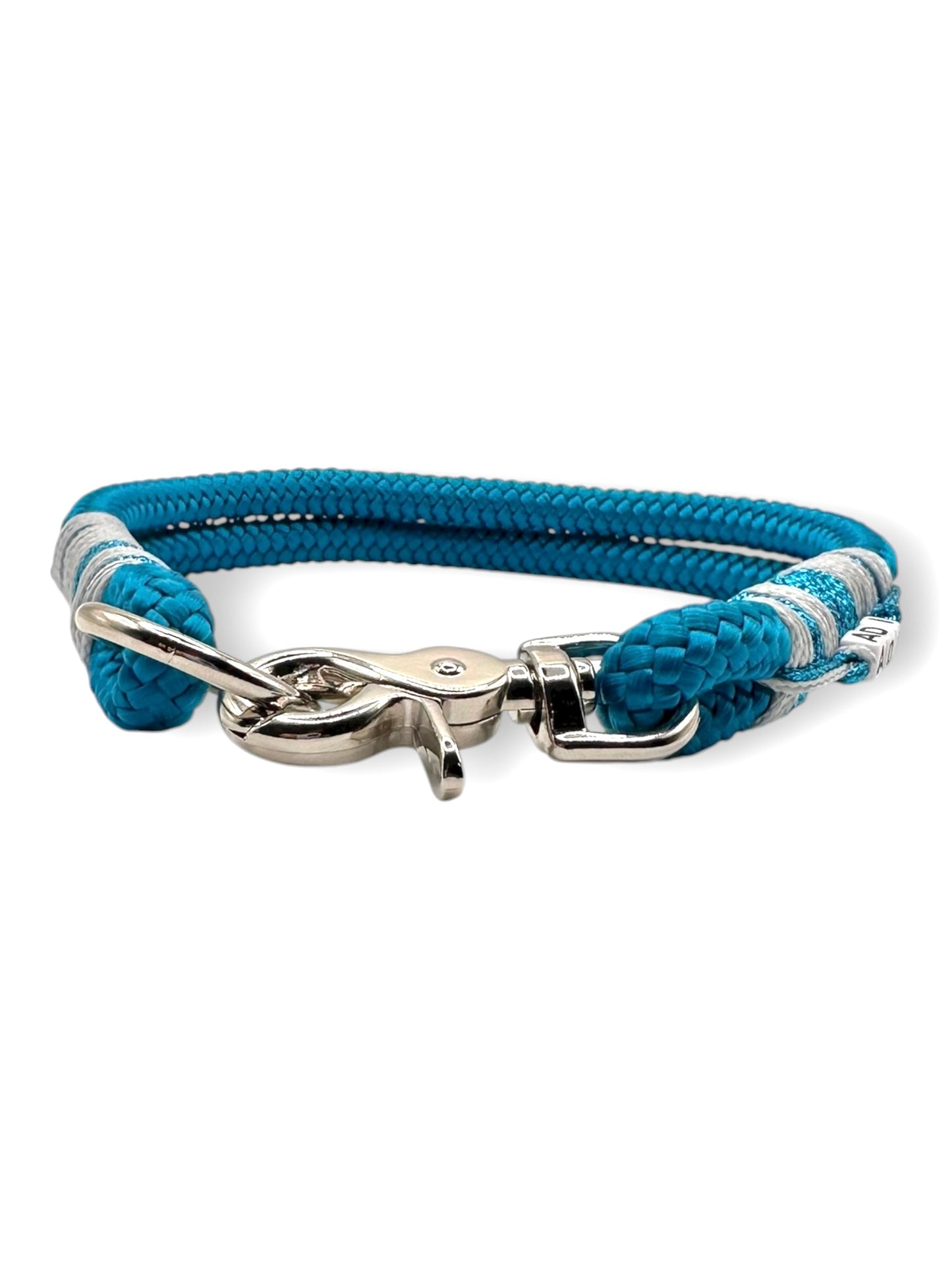 Hundehalsband aus Tau in blau mit Glitzer und silbernen Details. 10mm PPM Seil Aqua. Vorne 