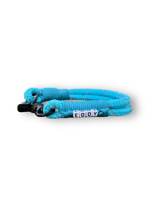 Hundehalsband aus 10mm starken Tau in der Farbe Türkis mit reflektierenden Details Seite