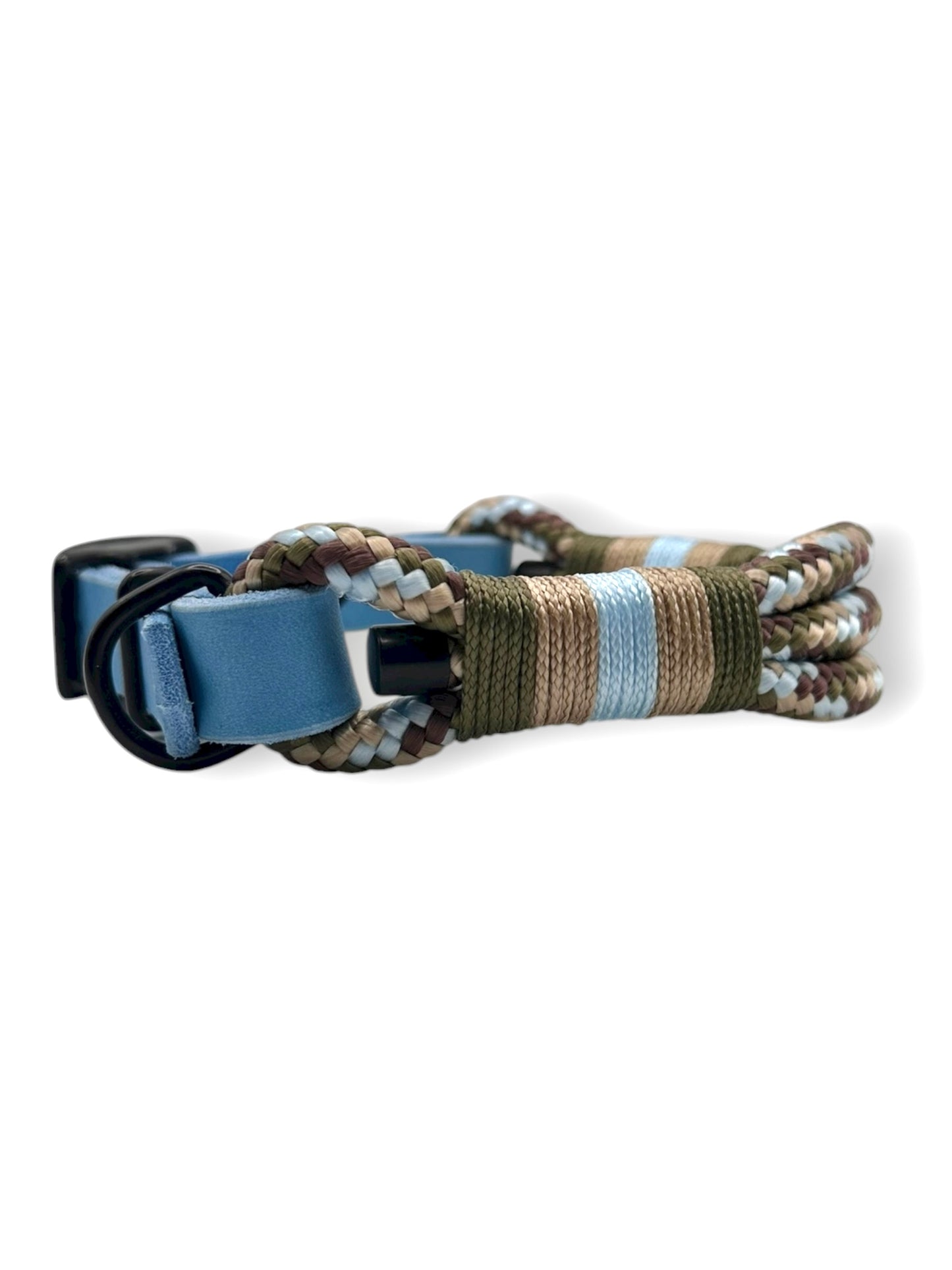 Hundehalsband aus 10mm starken Tau Tundra. In herbstlichen Farben: beige, braun, grün und blau. Mit schwarzen Details.