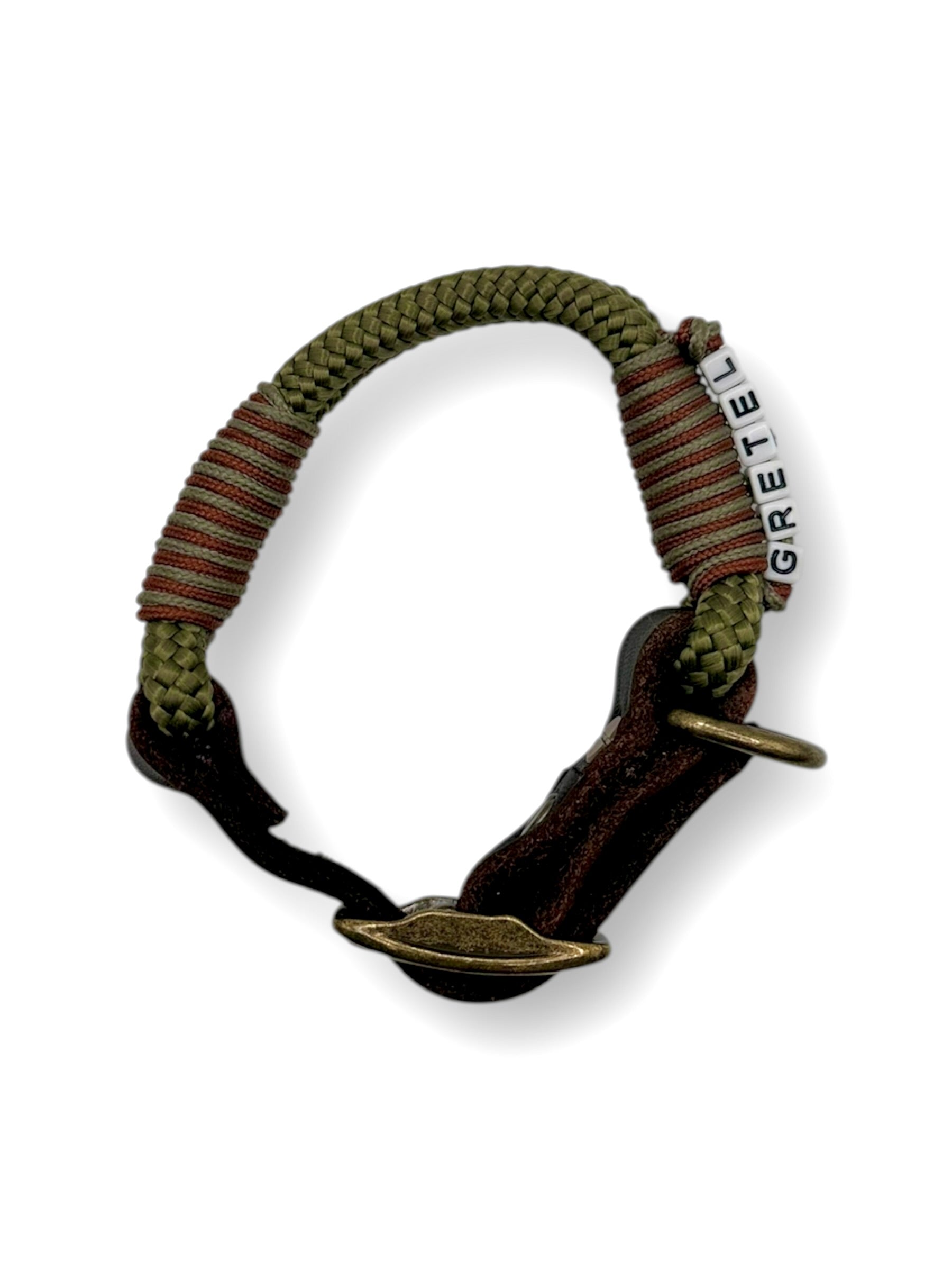 Hundehalsband in Khaki und Rust aus Tau und Leder. Perfektes Winteroutfit für deinen Hund oder als Weihnachtsgeschenk geeigent.