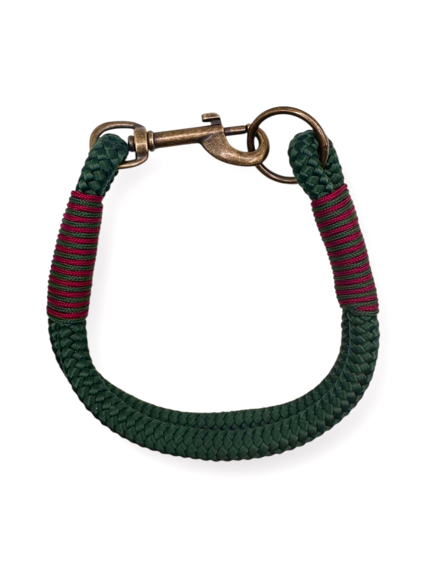 Hundehalsband in dunkelgrün mit roten Details. Aus Tau mit antik-goldenen Beschlägen. Weihnachtshalsband Personalisierbar