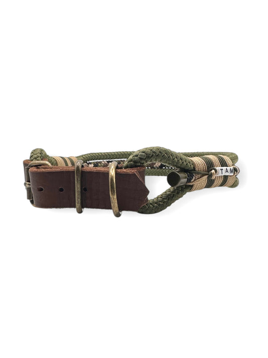 Hundeset bestehend aus Tau Halsband und tauleine in der Farbe dunkle Olive Grün. Geeignet für mittlere und große Hunde. Mit orangenen und goldenen Details. Länge und Verstellmöglichkeiten anpassbar.