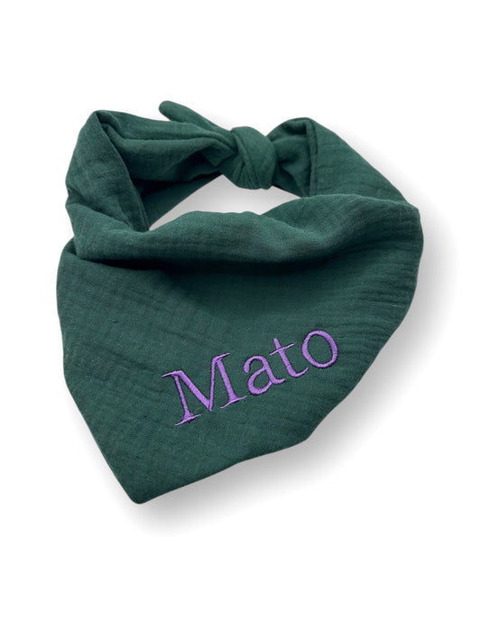 Hundehalstuch in dunkelgrün aus 100% Baumwolle mit personalisierbaren Stick.