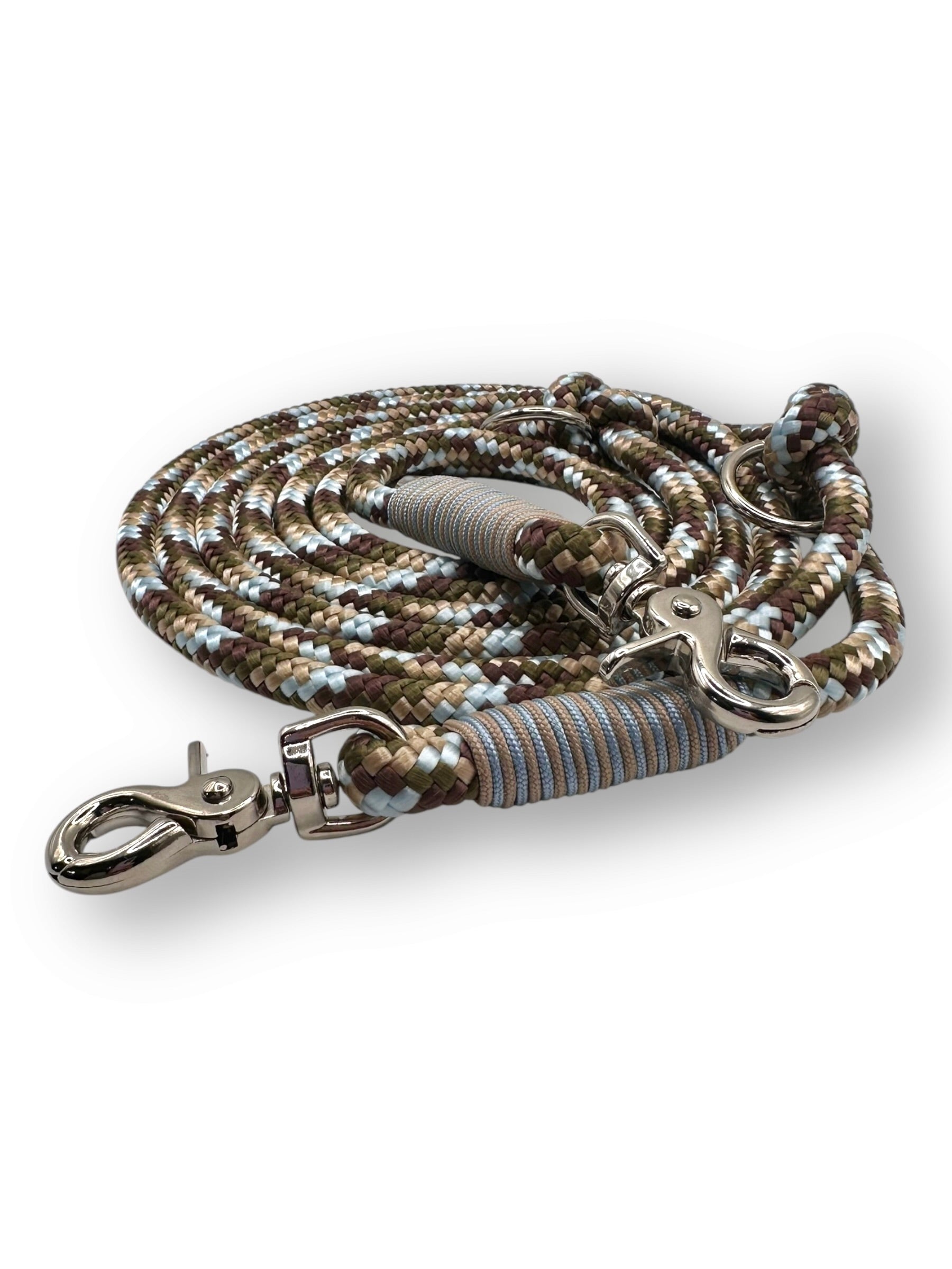 Hundeleine Herbst aus 10mm starken Tau herbstliche Farben braun, grün, beige, blau und Camouflage (Tundra) mit silbernen Details. Mocca und ice blau Umwicklung 