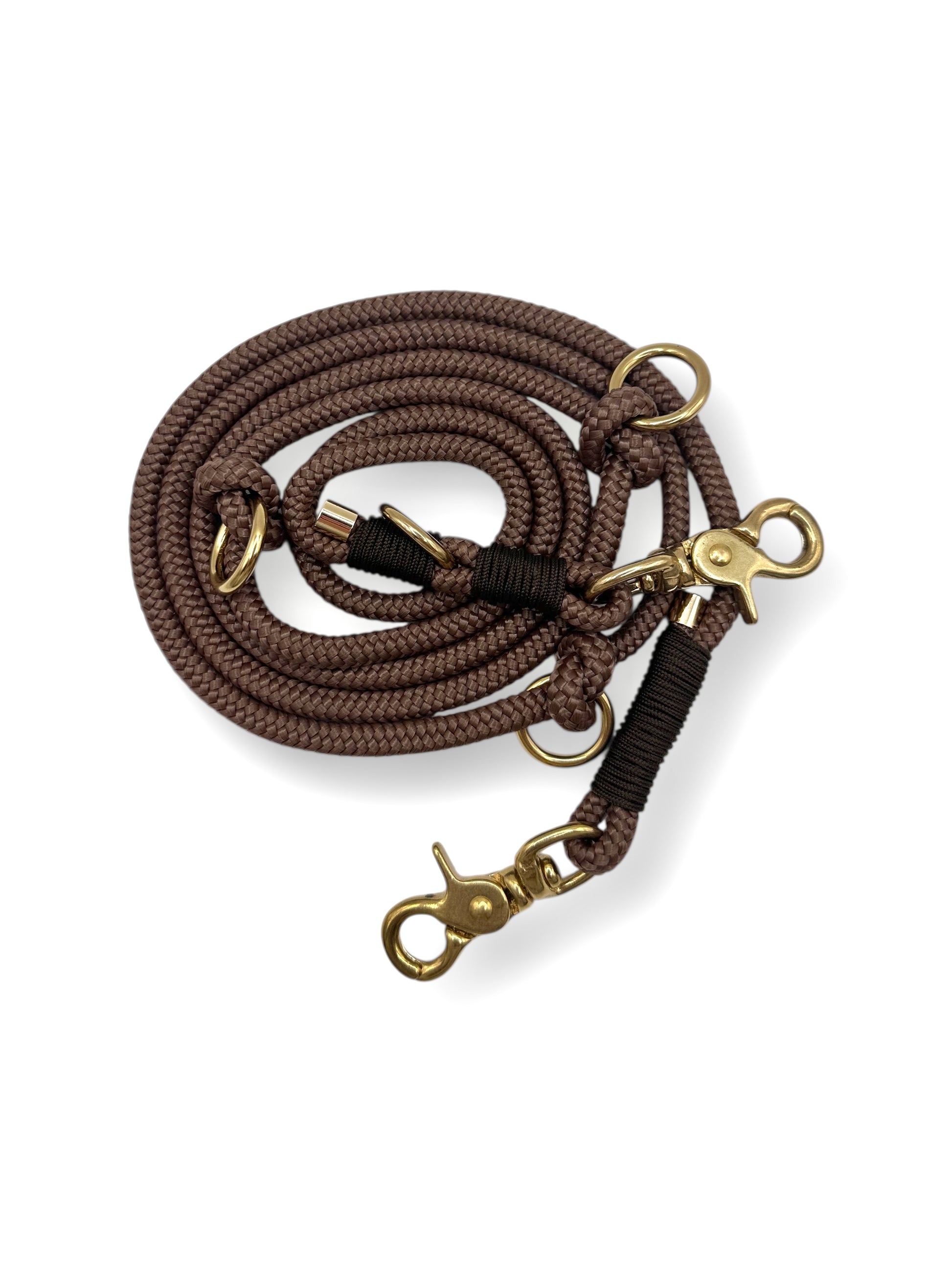 Tauleine aus 8mm starken PPM-Seil in der Farbe Chocolate Braun mit espresso braunen und goldenen Details. Länge und verstellmöglichkeiten wählbar.