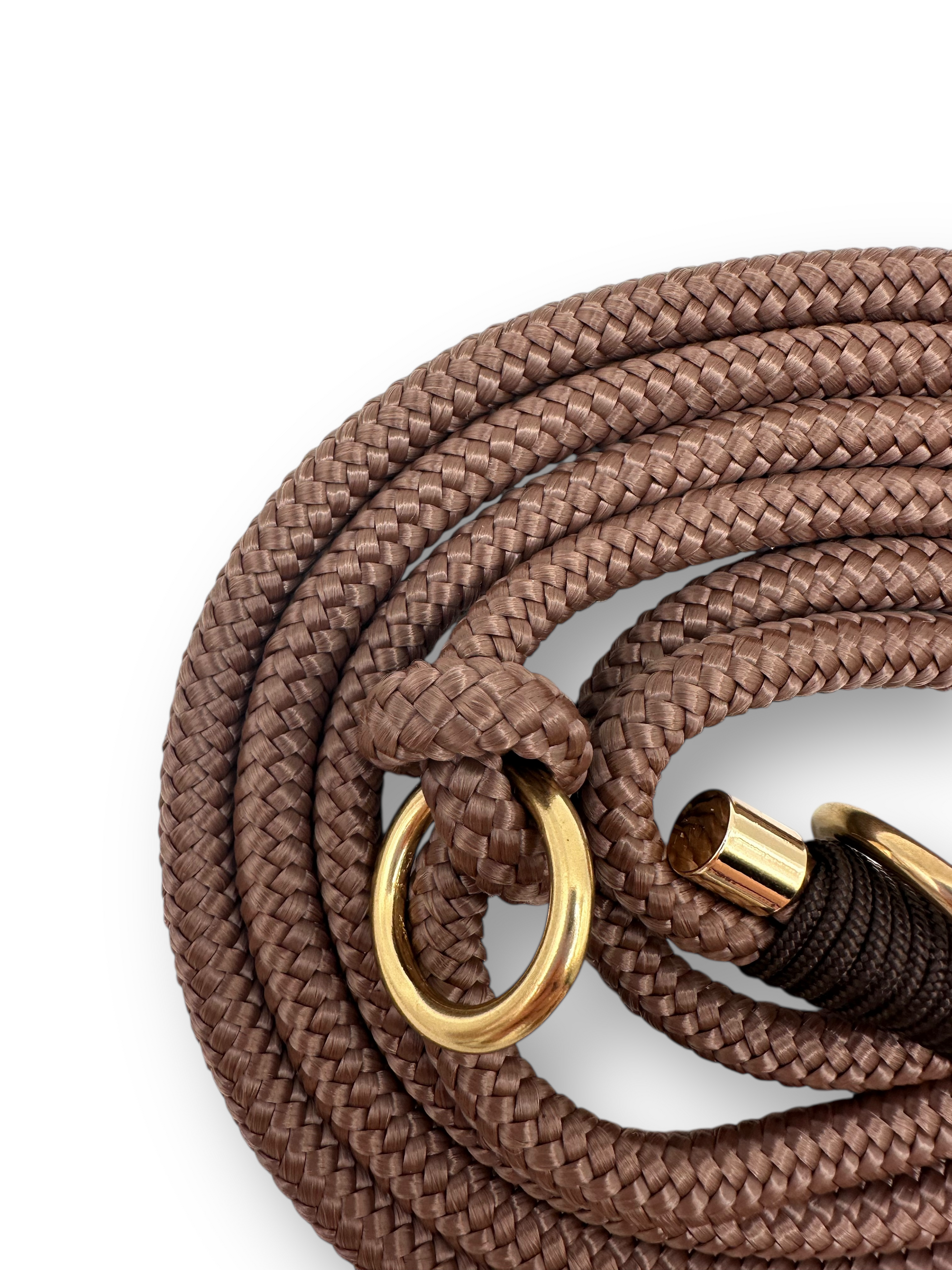 Tauleine aus 8mm starken PPM-Seil in der Farbe Chocolate Braun mit espresso braunen und goldenen Details. Länge und verstellmöglichkeiten wählbar.