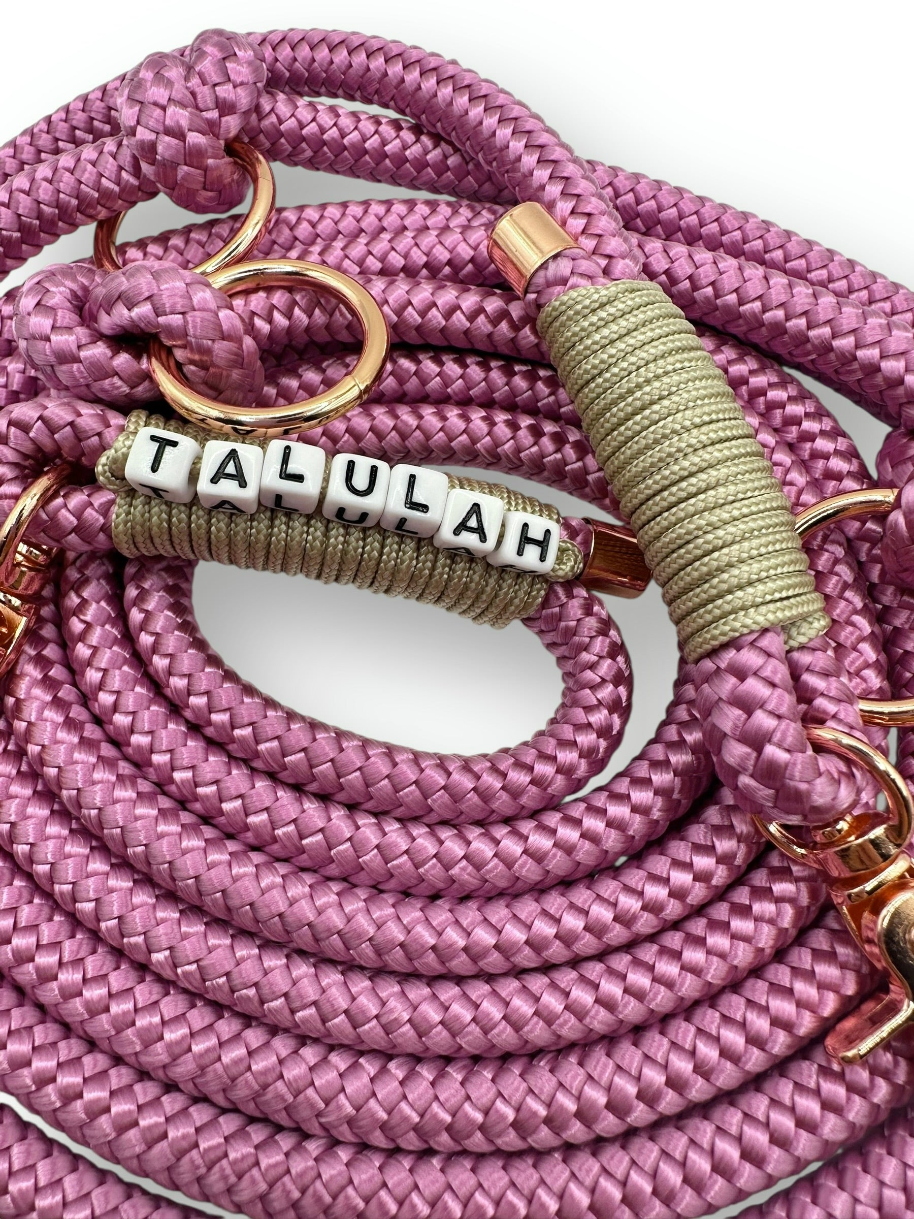 Hundeleine aus 8mm Tau in Granny rosa  mit Mocca und rosé Gold Details Herbst Farben - Nahaufnahme Umwicklung 