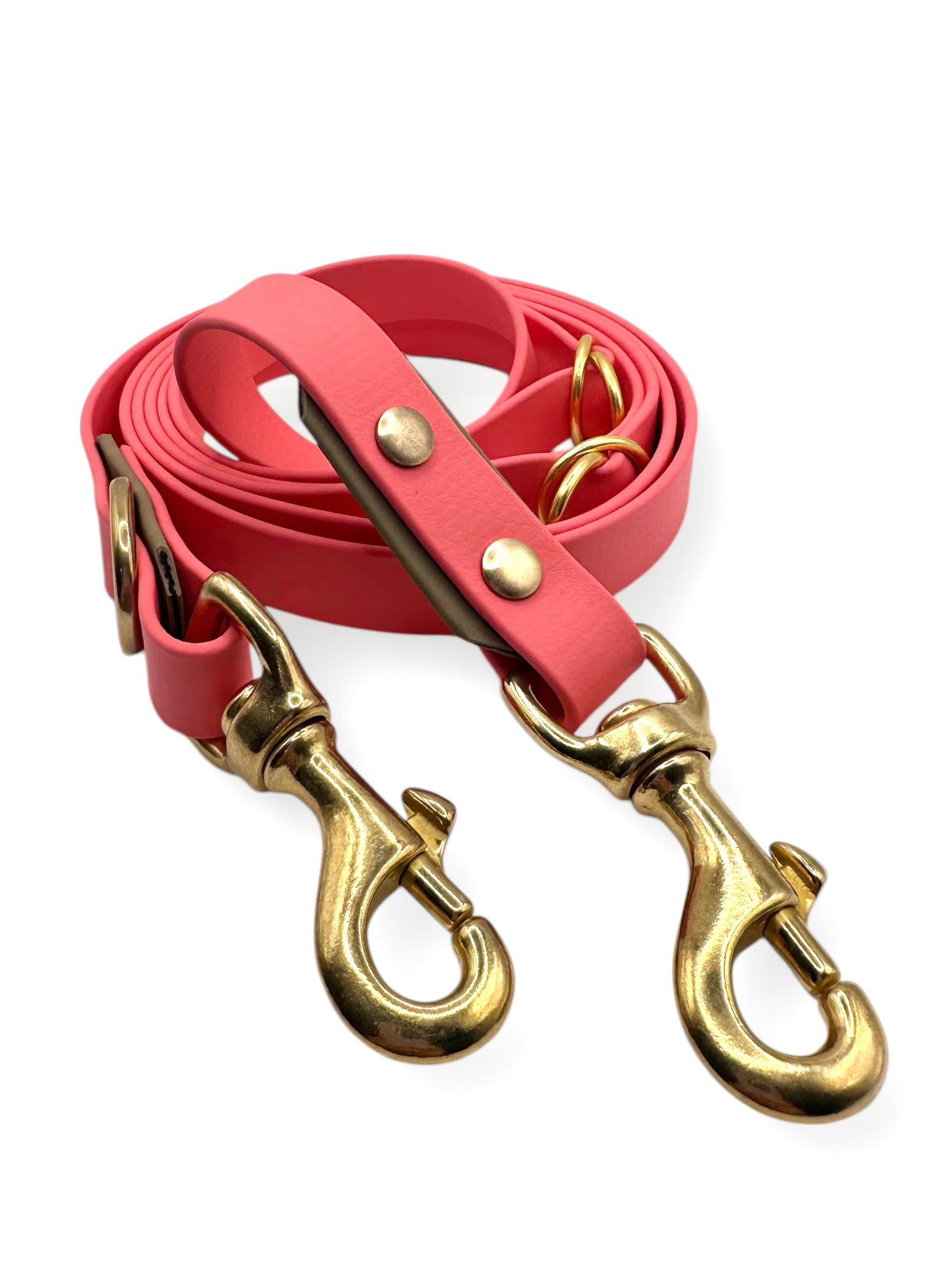 Hundeset bestehend aus Leine und Halsband aus BioThane. In den Farben Coral und Beige. Geeignet für kleine, mittlere und große Hunde, da unsere Artikel a die Größe und das Gewicht deines Hundes angepasst werden. biothane ist geeignet für jedes Wetter.