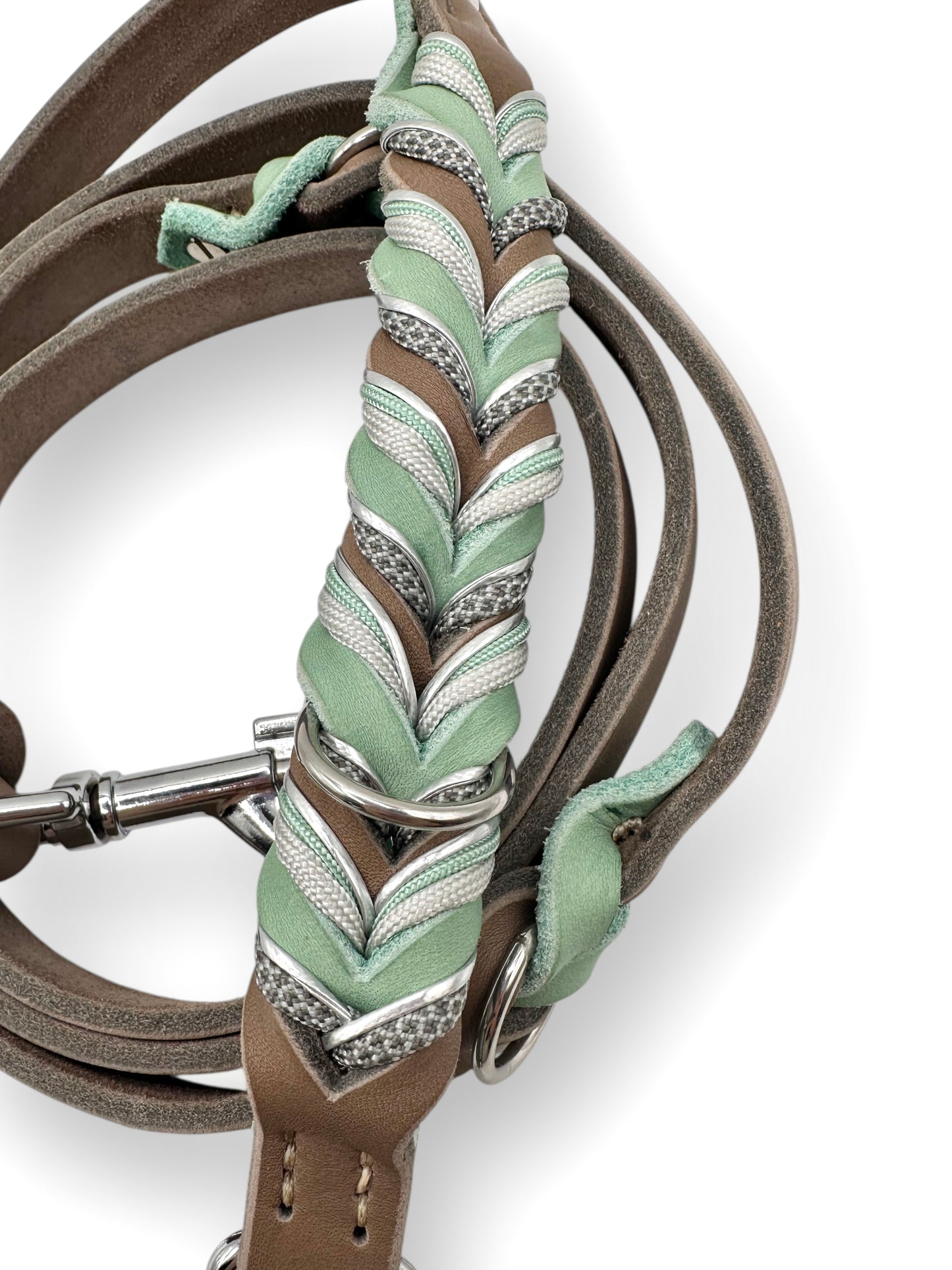 Hundeleine aus Leder in braun und mint. In verschiedenen Breiten und Längen verfügbar, somit geeignet für jede Hundegröße.