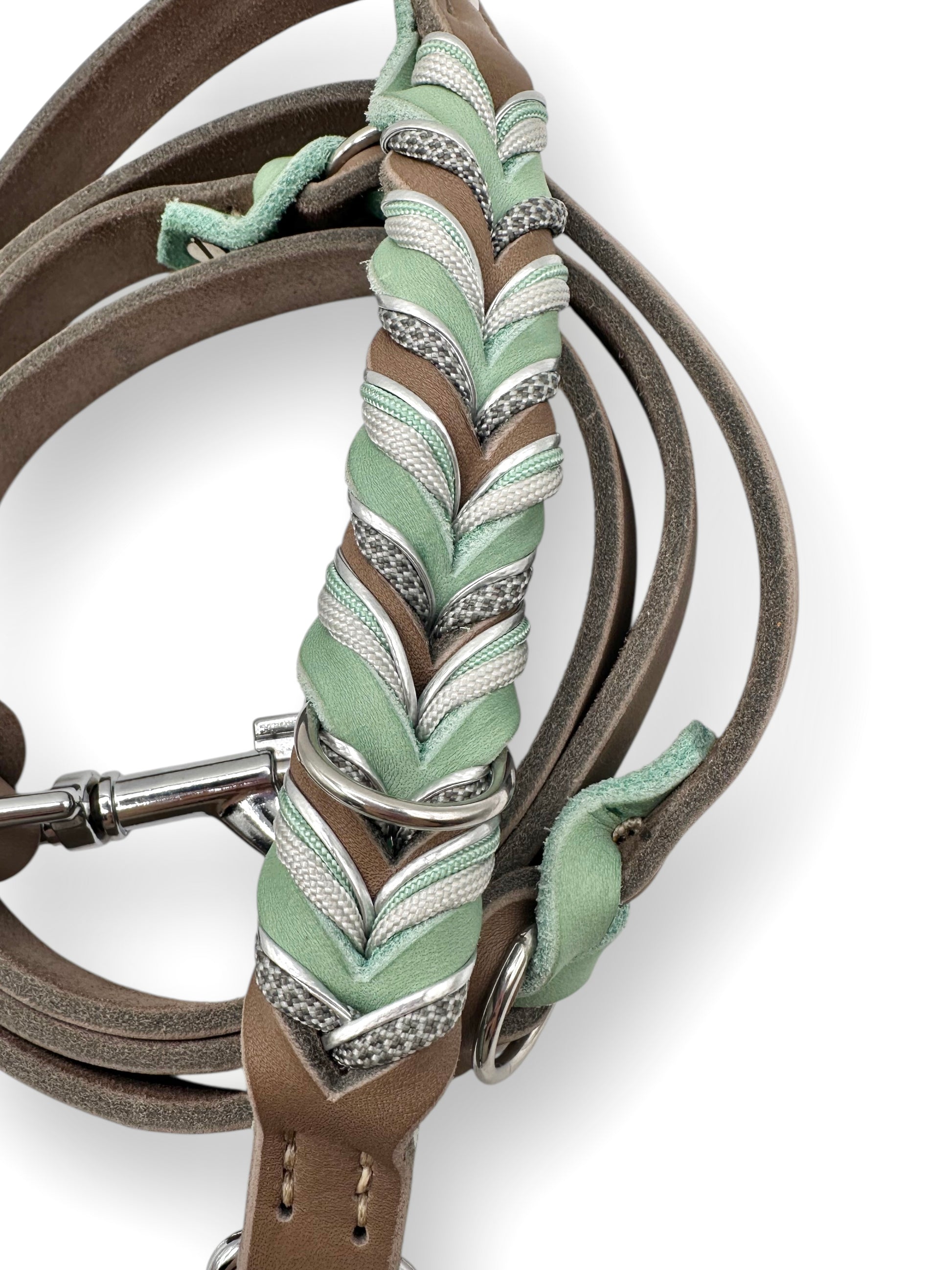 Hundeleine aus Leder in braun und mint. In verschiedenen Breiten und Längen verfügbar, somit geeignet für jede Hundegröße.