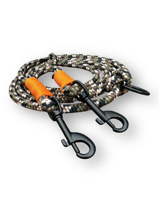 Hundeleine aus 10mm starken Tau in Camouflage mit orangenen Details