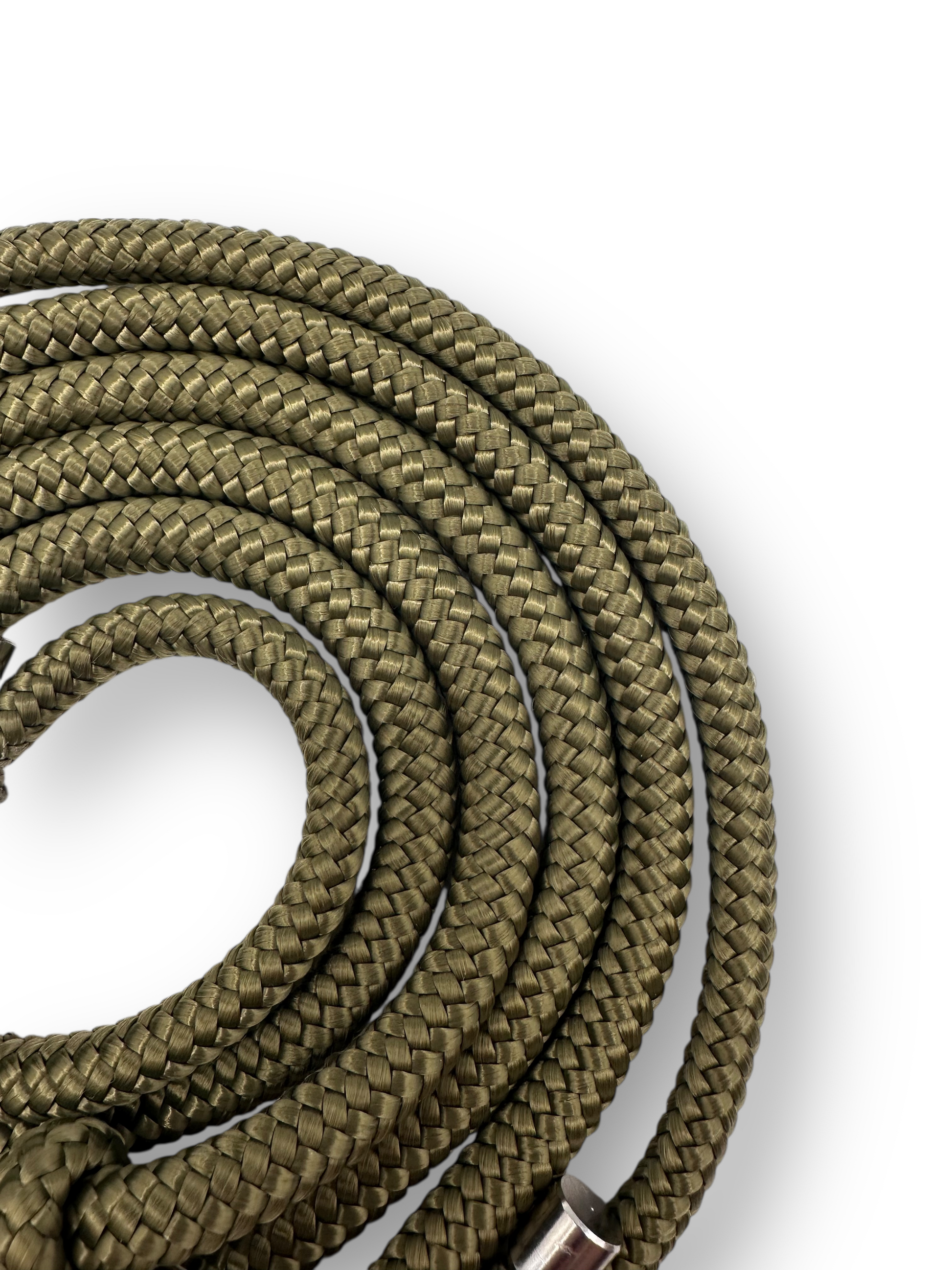 Tauleine in Khaki aus 8mm starken Tau mit Light Khaki Umwickelung. Beschläge, Länge und verstellmöglichkeiten sind anpassbar.