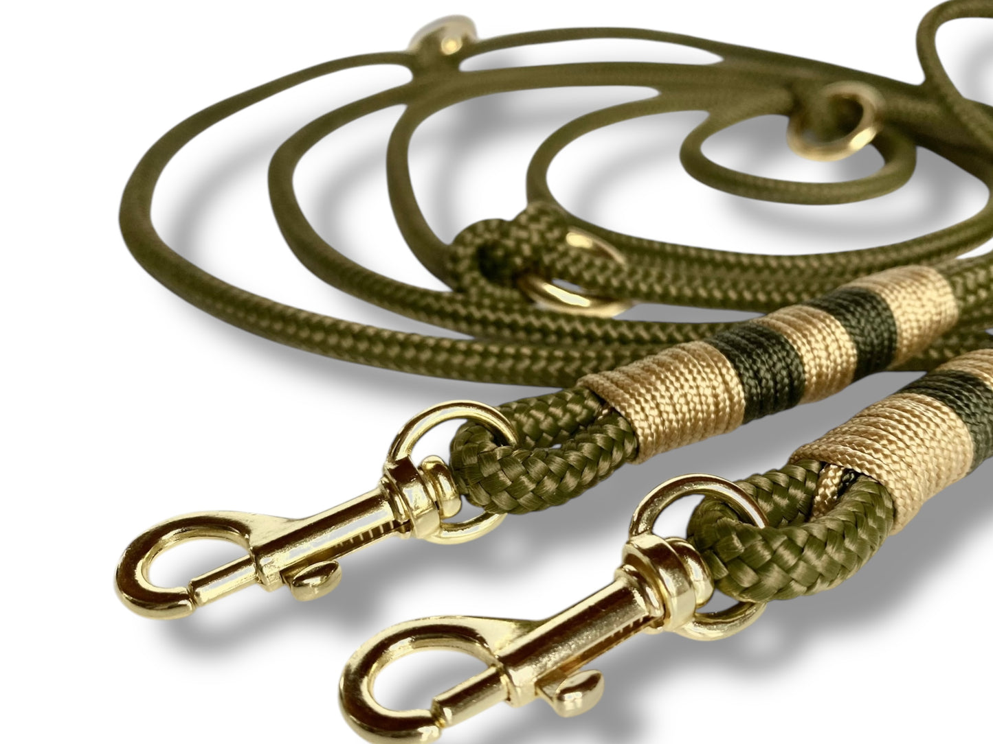 Hundeleine aus 8mm starken Tau in der Farbe militäry grün und Gold 