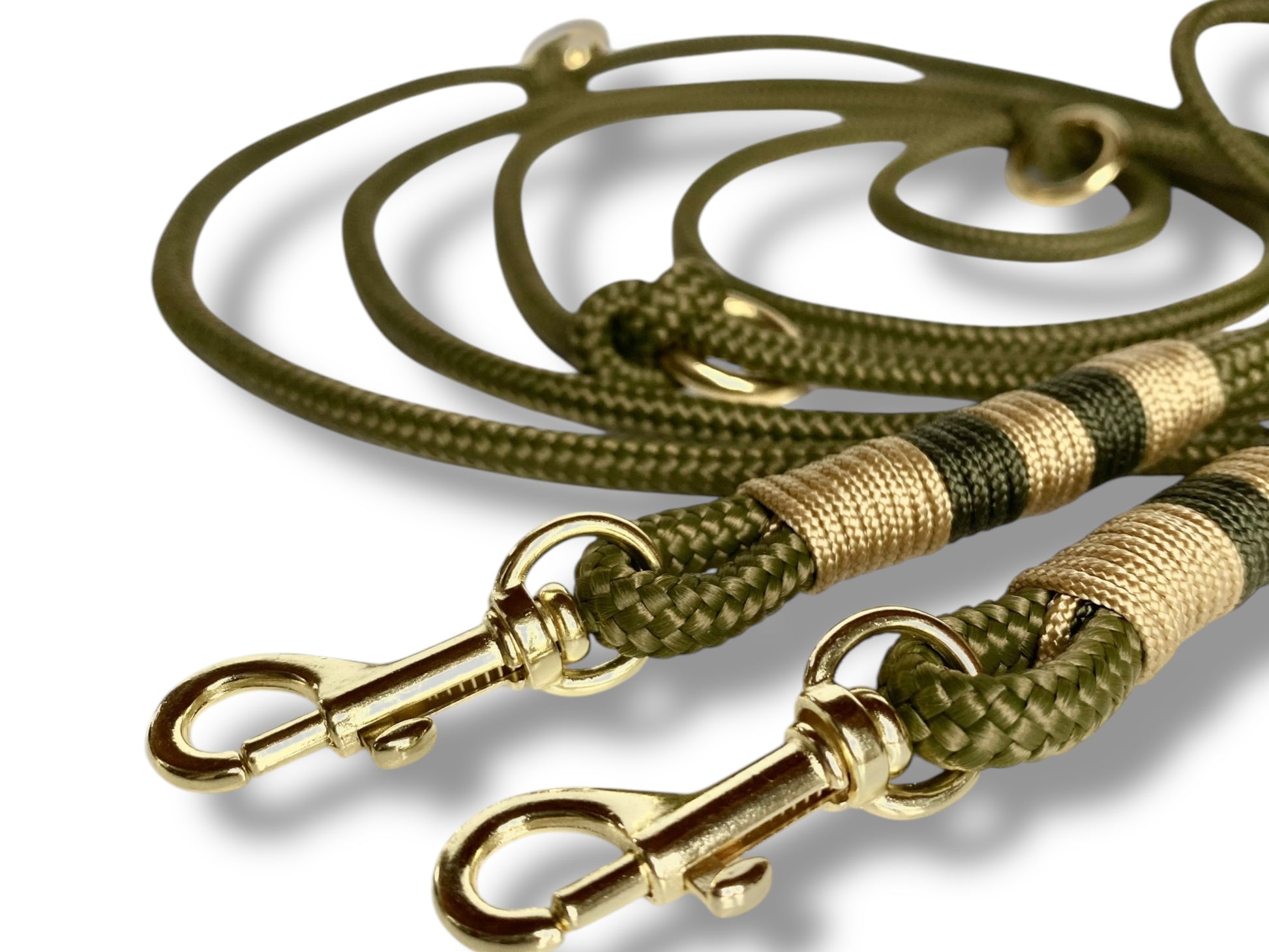 Hundeleine aus 8mm starken Tau in der Farbe militäry grün und Gold 